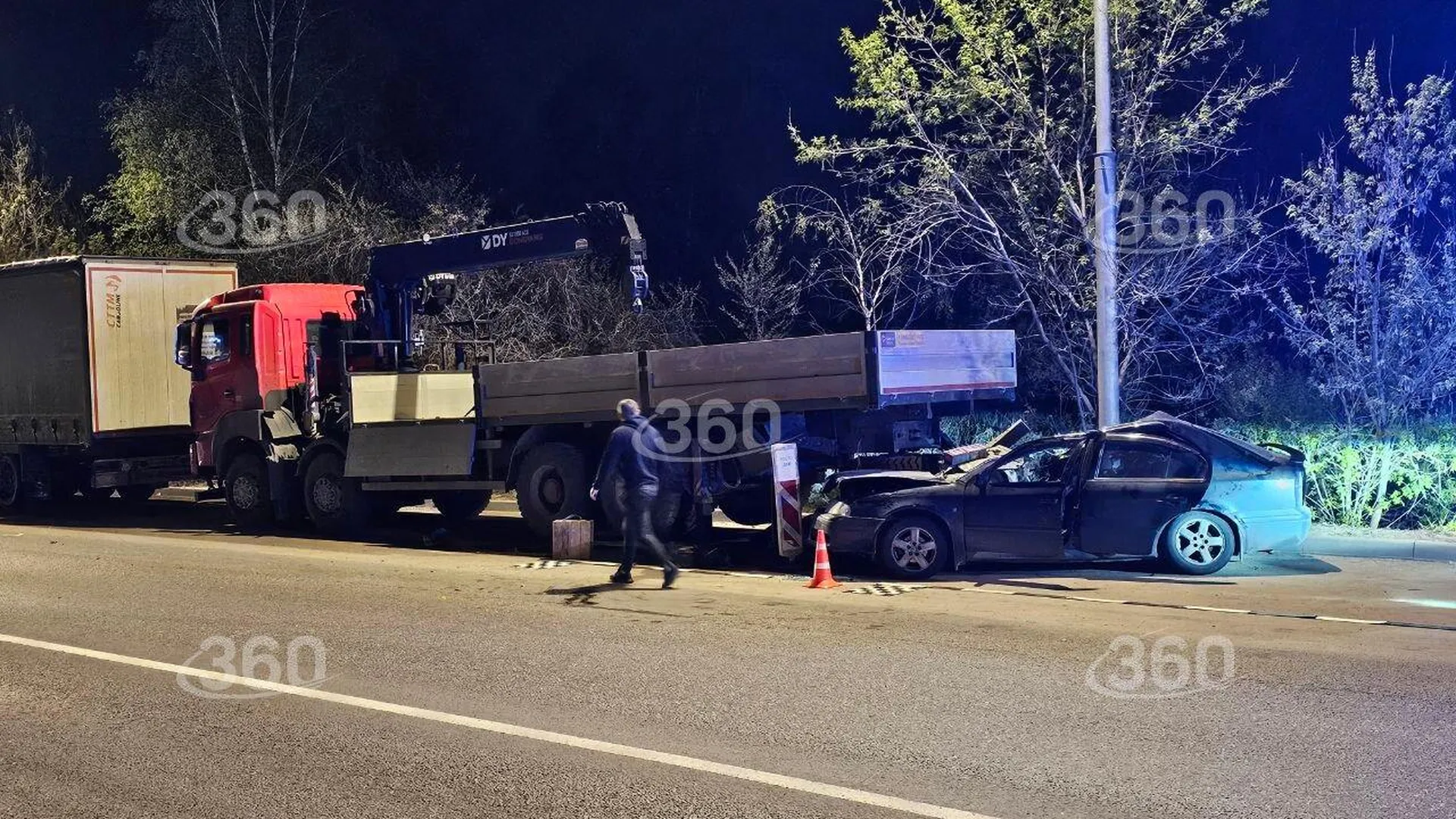ДТП с участием грузовика произошло в Москве, один человек погиб