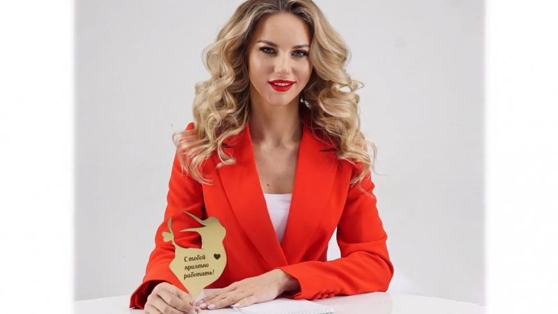 Жительница Пущино борется за 2 млн руб. в конкурсе красоты среди «белых воротничков» всего мира