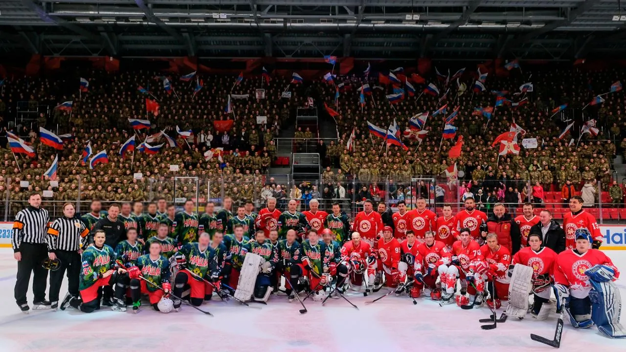 Легенды хоккея провели товарищеский матч с героями СВО из Подмосковья в Балашихе