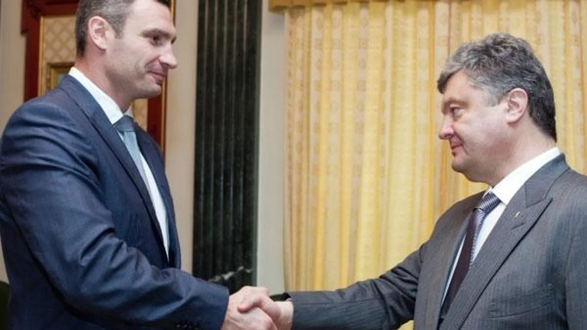 Эксперт: кто-то убедил Кличко и Порошенко покинуть Украину