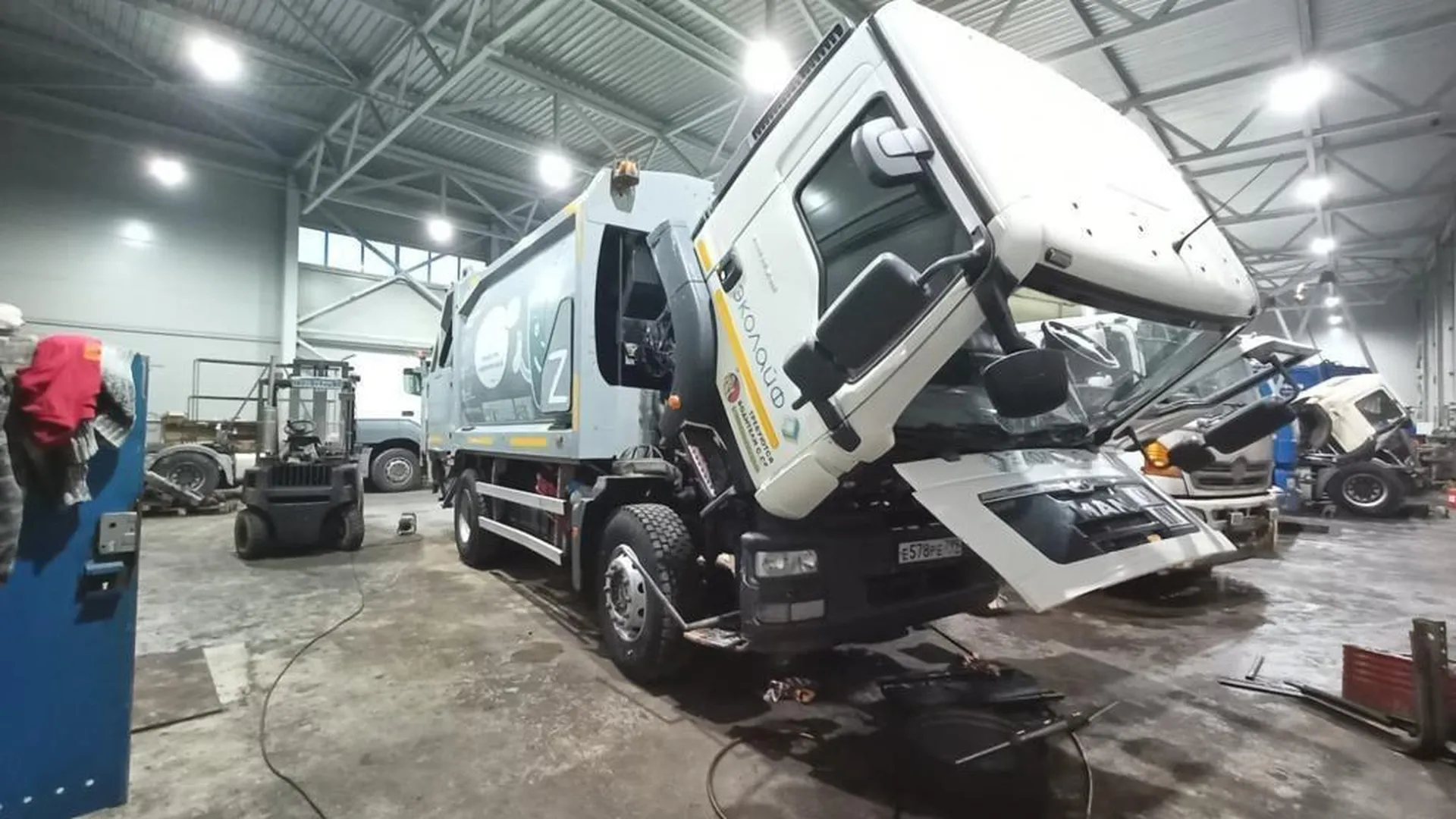 Девяносто мусоровозов отремонтировали в Подмосковье в этом месяце