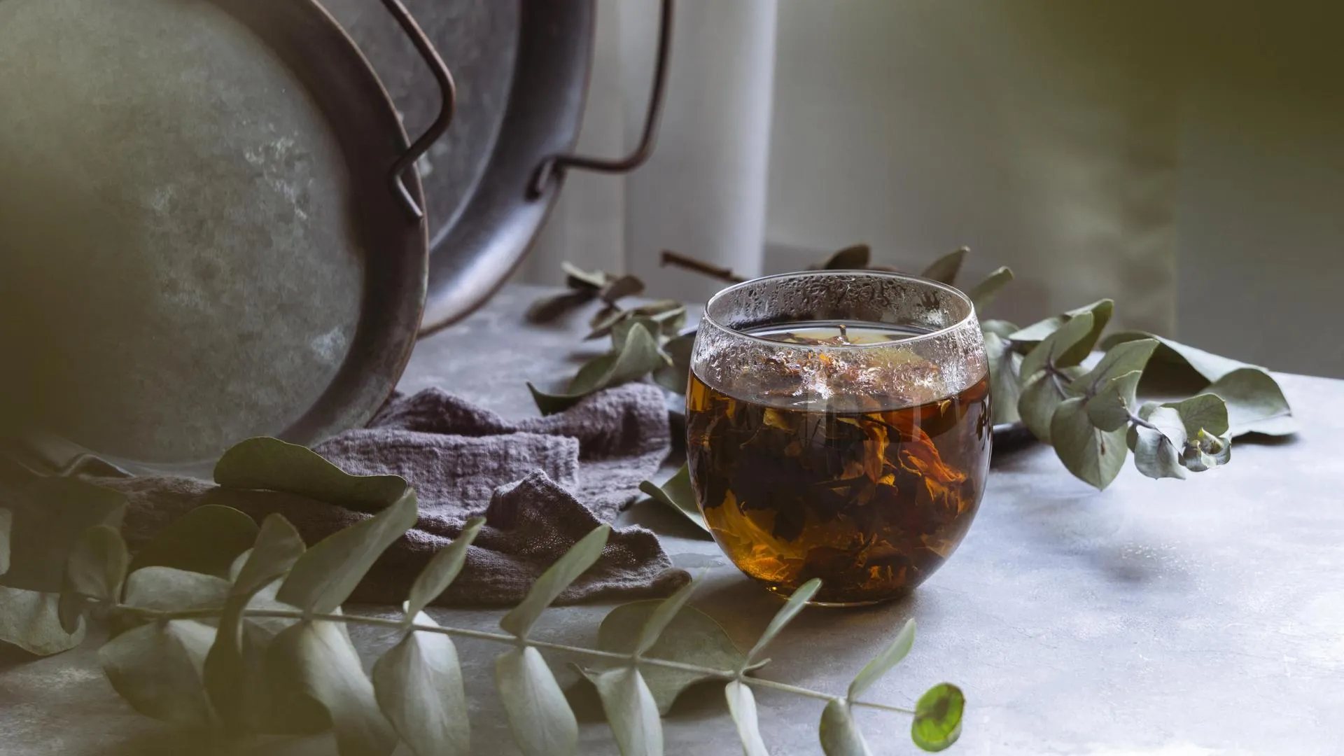 Диетолог Журавлева пояснила пользу горячего чая в жаркую погоду