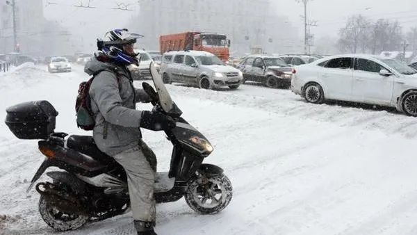 Минтранс: в снегопад надо пользоваться общественным транспортом