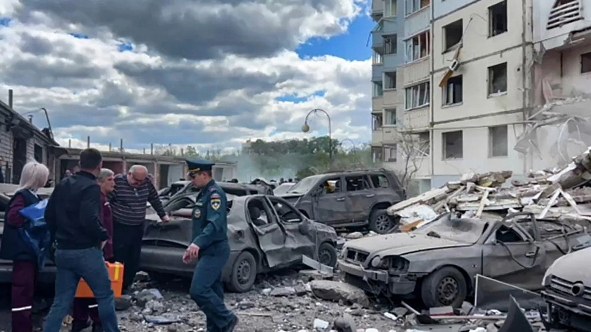 Из-под завалов дома в Белгороде спасли 16 человек