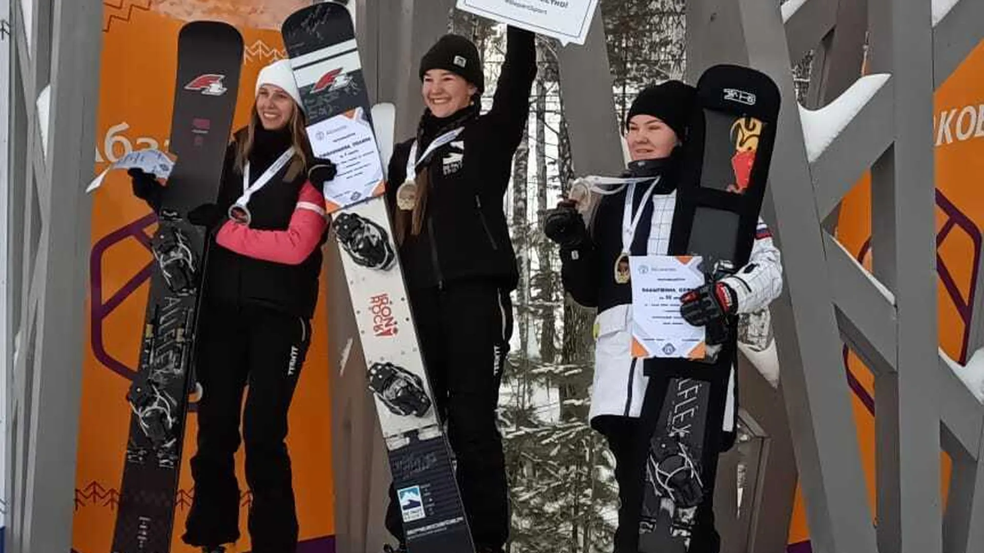 Подмосковная сноубордистка завоевала золото первого этапа Кубка России