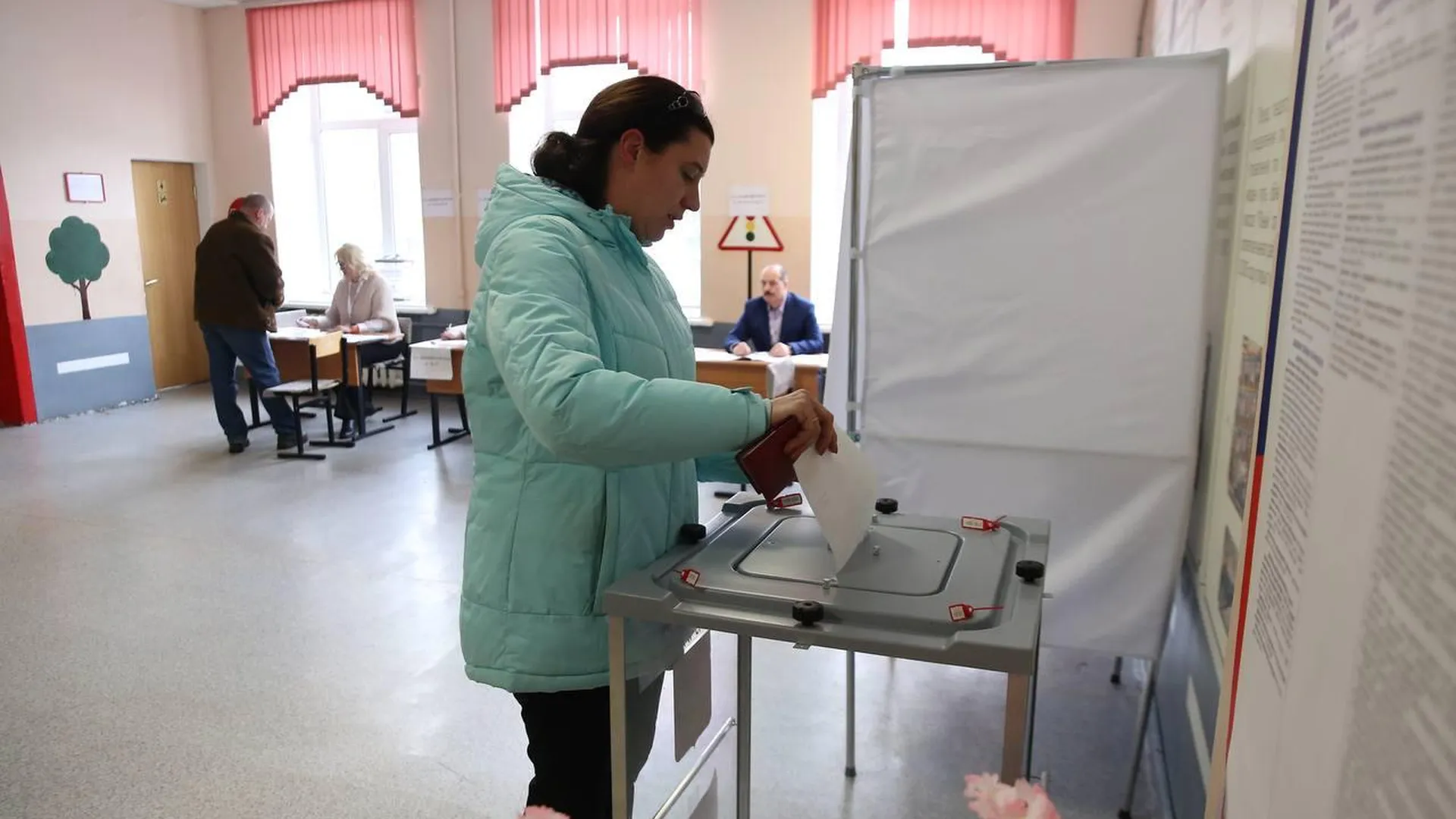 Основательница фонда «Ангелы фронта» Мария Постольникова проголосовала на выборах президента в Химках