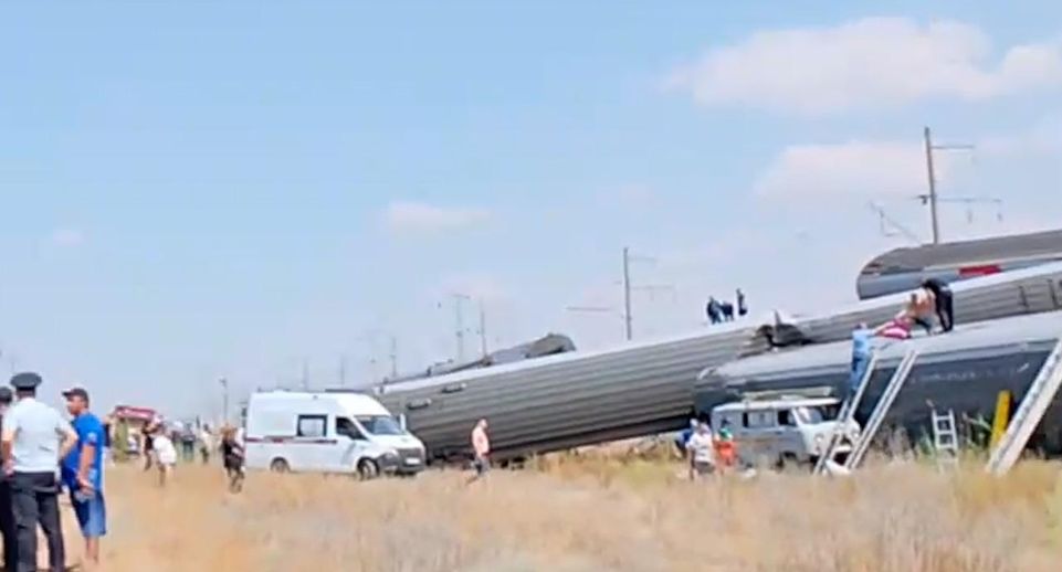 МЧС: более 100 человек пострадали при сходе пассажирских вагонов под Волгоградом