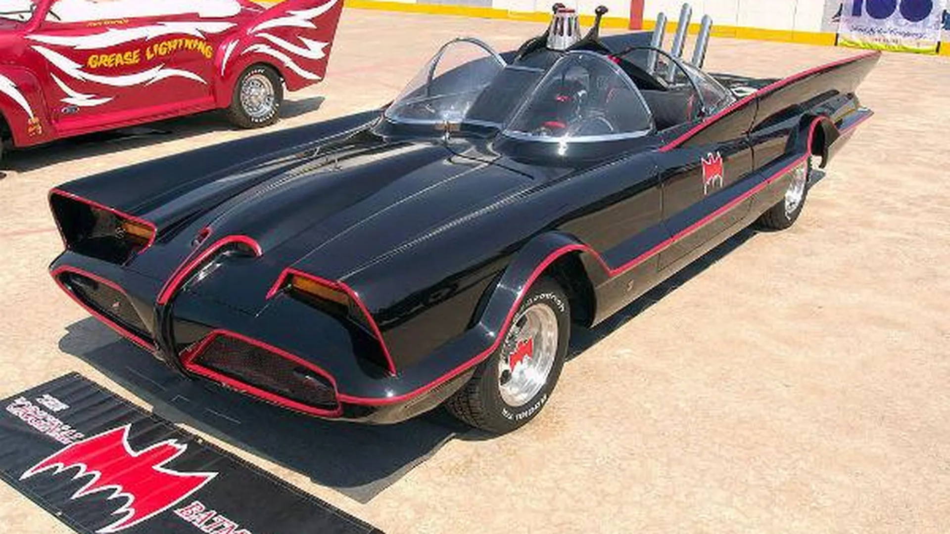 Известный дизайнер, создатель авто для Бэтмена, умер в 89 лет