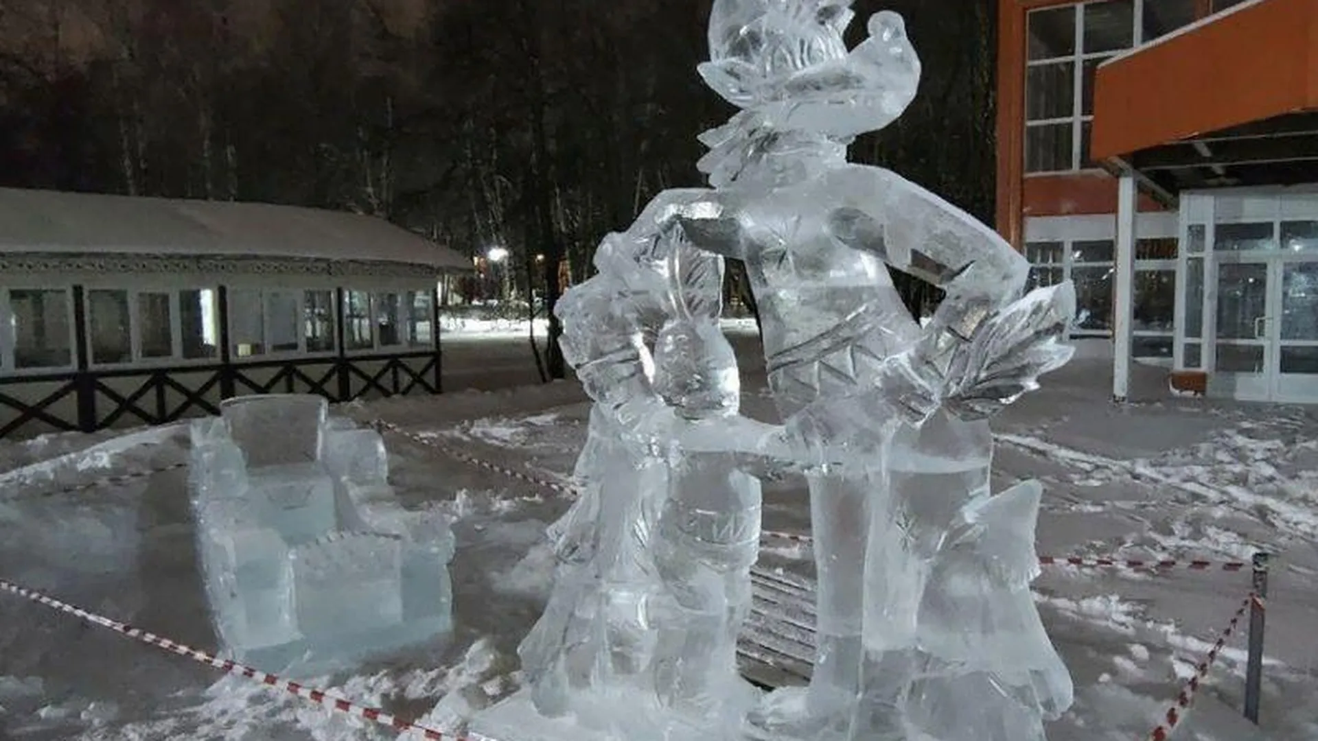 Ледяные фигуры из «Ну, погоди!» оценили жители Долгопрудного