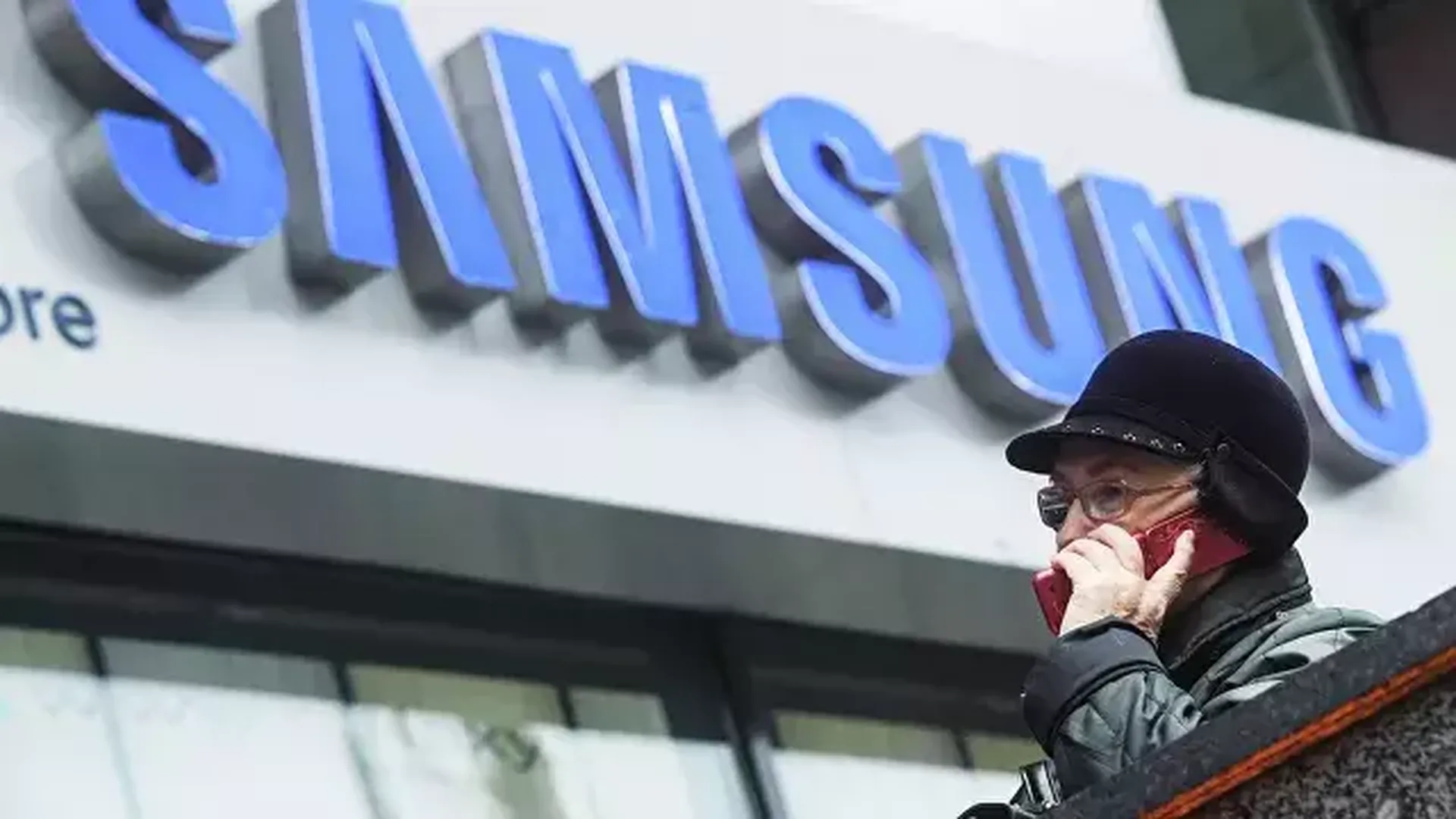 Samsung приостановит поставки телефонов в Россию — СМИ