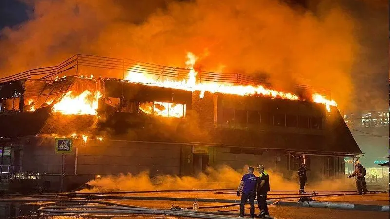 Торговый центр выгорел дотла в Мытищах
