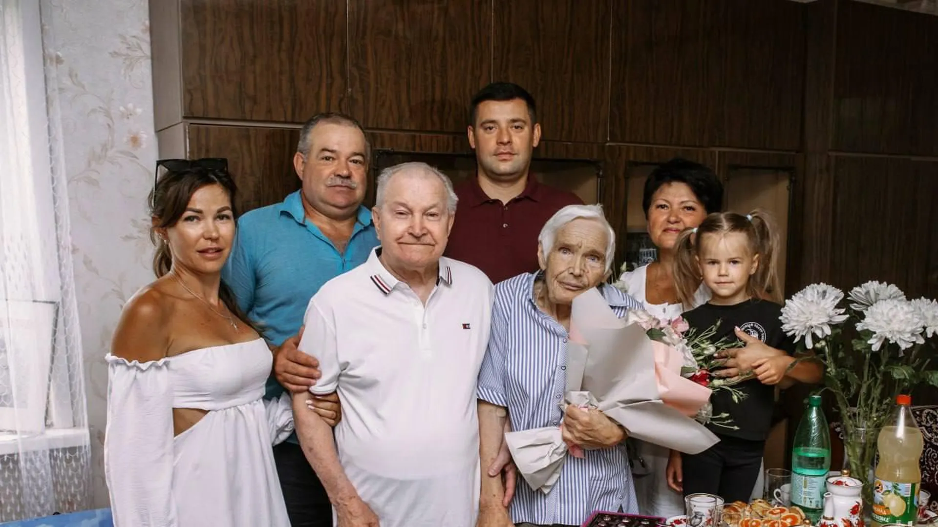 Глава Чехова поздравил пару из муниципалитета с бриллиантовой свадьбой