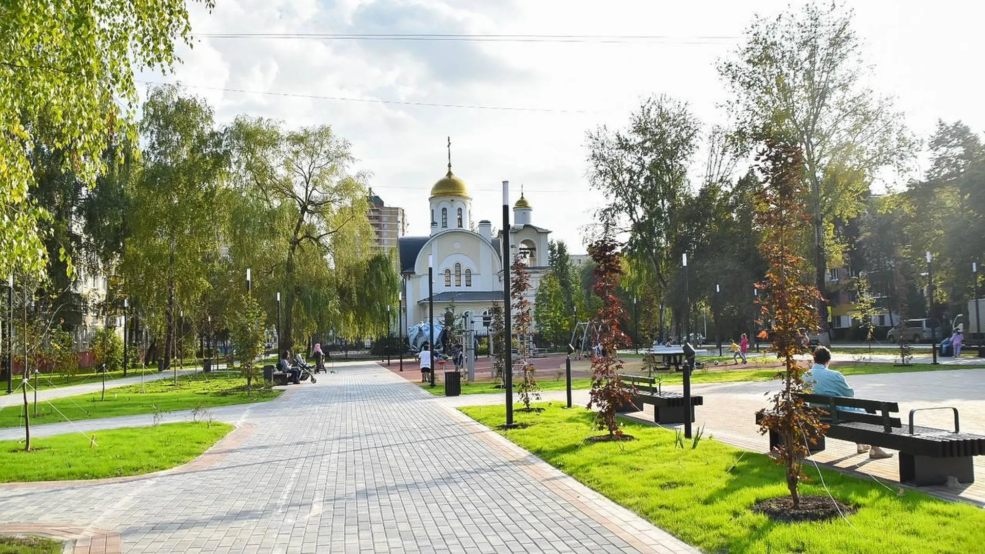 Сквер Защитников Родины в Подольске открыли после благоустройства
