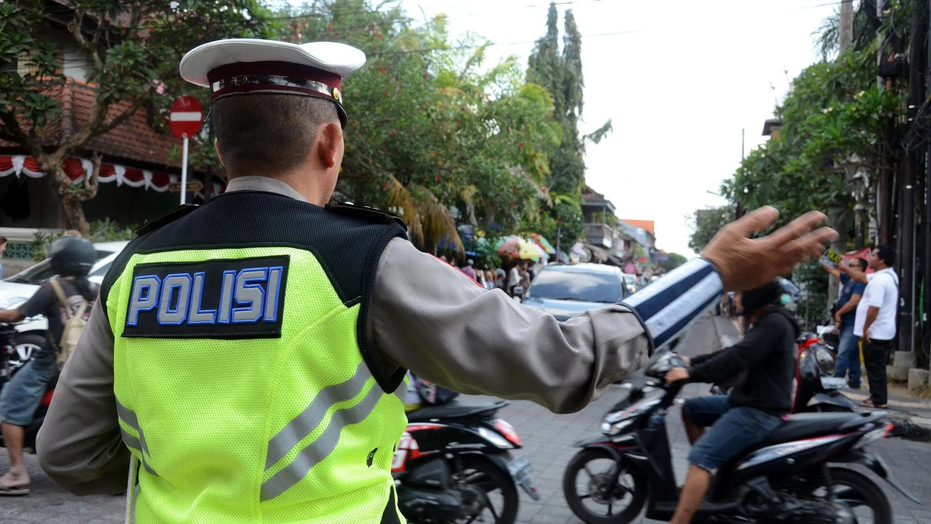 Нарушивших правила дорожного движения россиян задержали на Бали