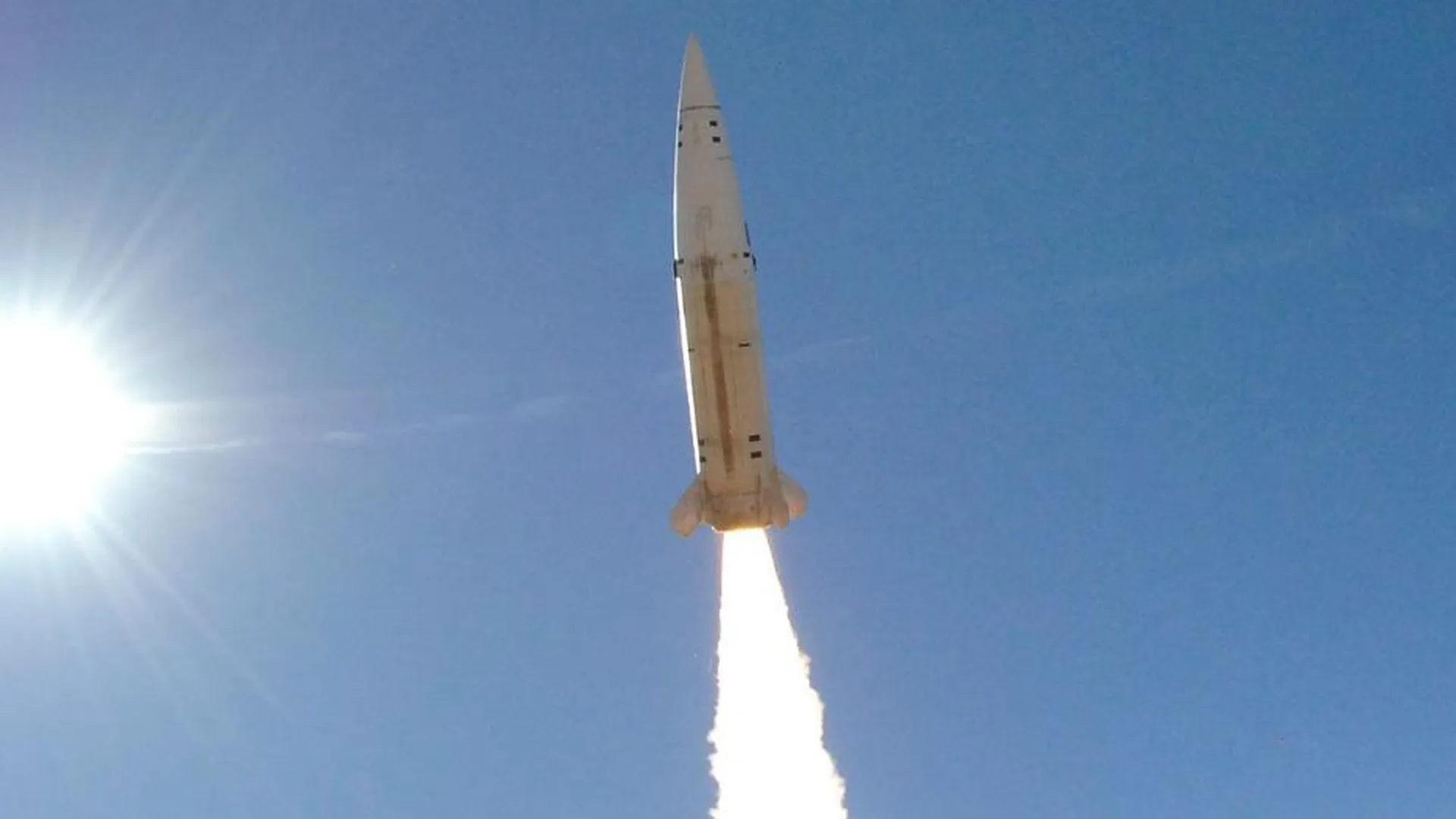 ATACMS — твердотопливная тактическая баллистическая ракета класса «земля — земля», производимая американской компанией Lockheed Martin