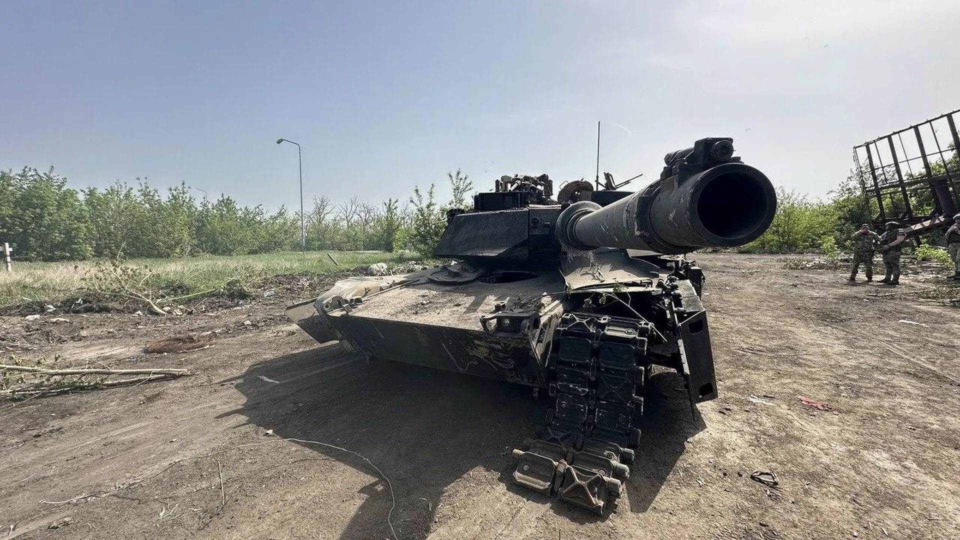 Минобороны показало видео с ударом по танку Abrams в зоне СВО