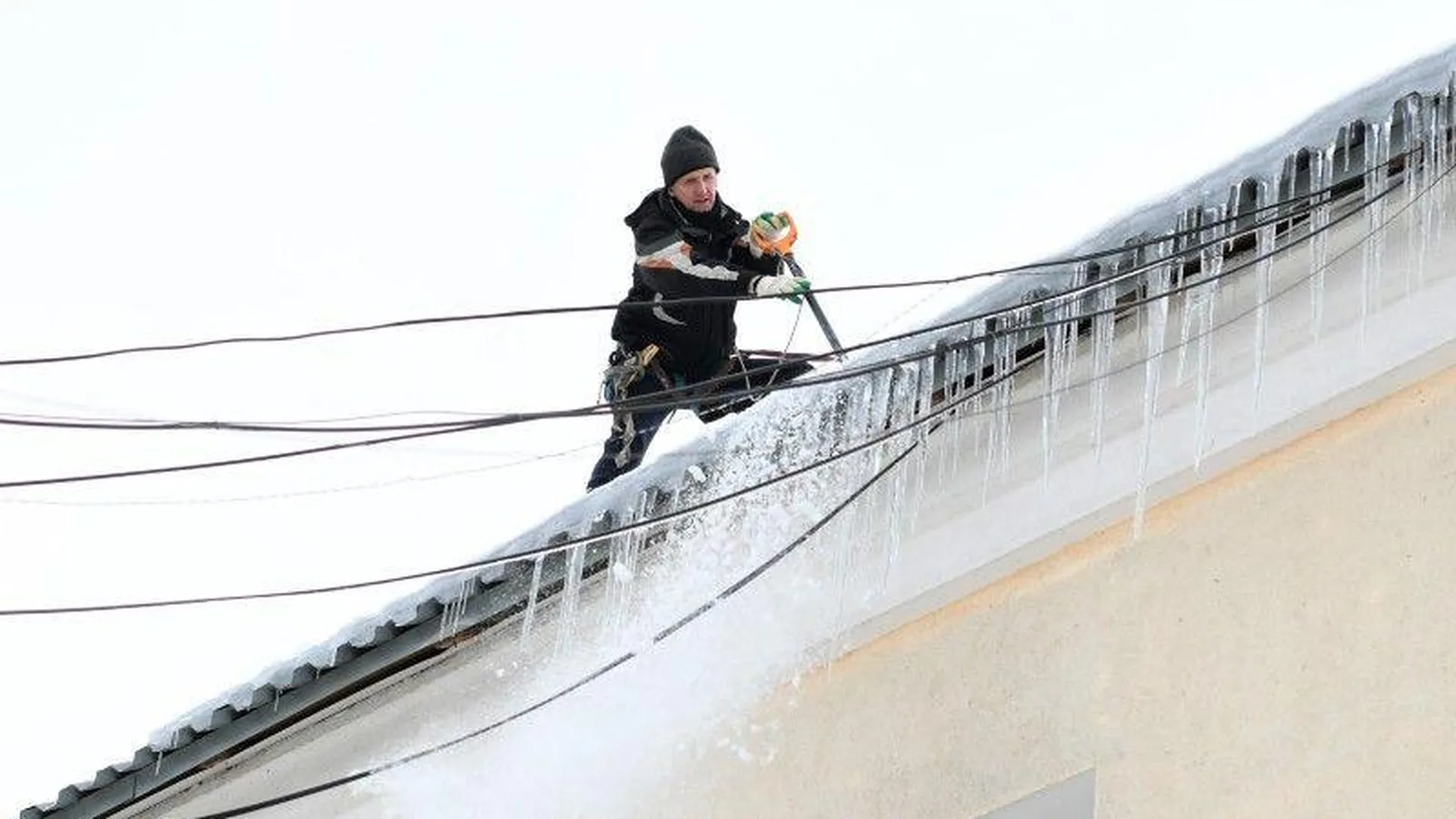 Очистку крыш 2,2 тысячи домов не приняли в Подмосковье