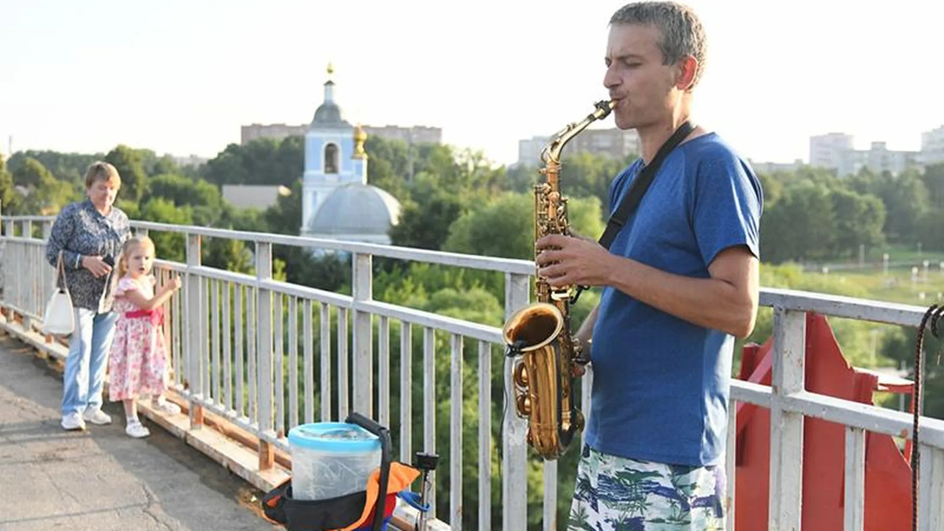Саксофонист вернулся из Германии и теперь играет на улицах Воскресенска