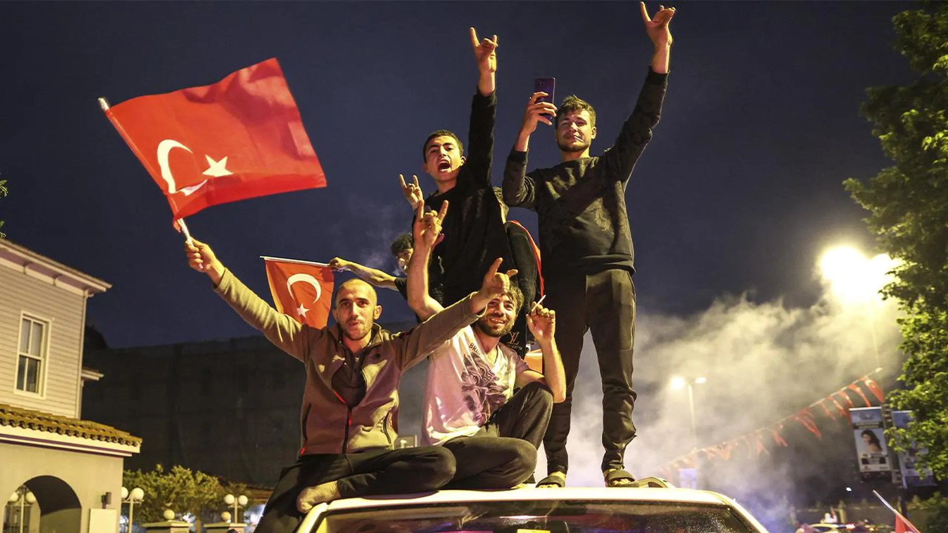 «До утра поднимали тосты»: живущие в Турции россияне рассказали, как по-особенному праздновали победу Эрдогана на выбора