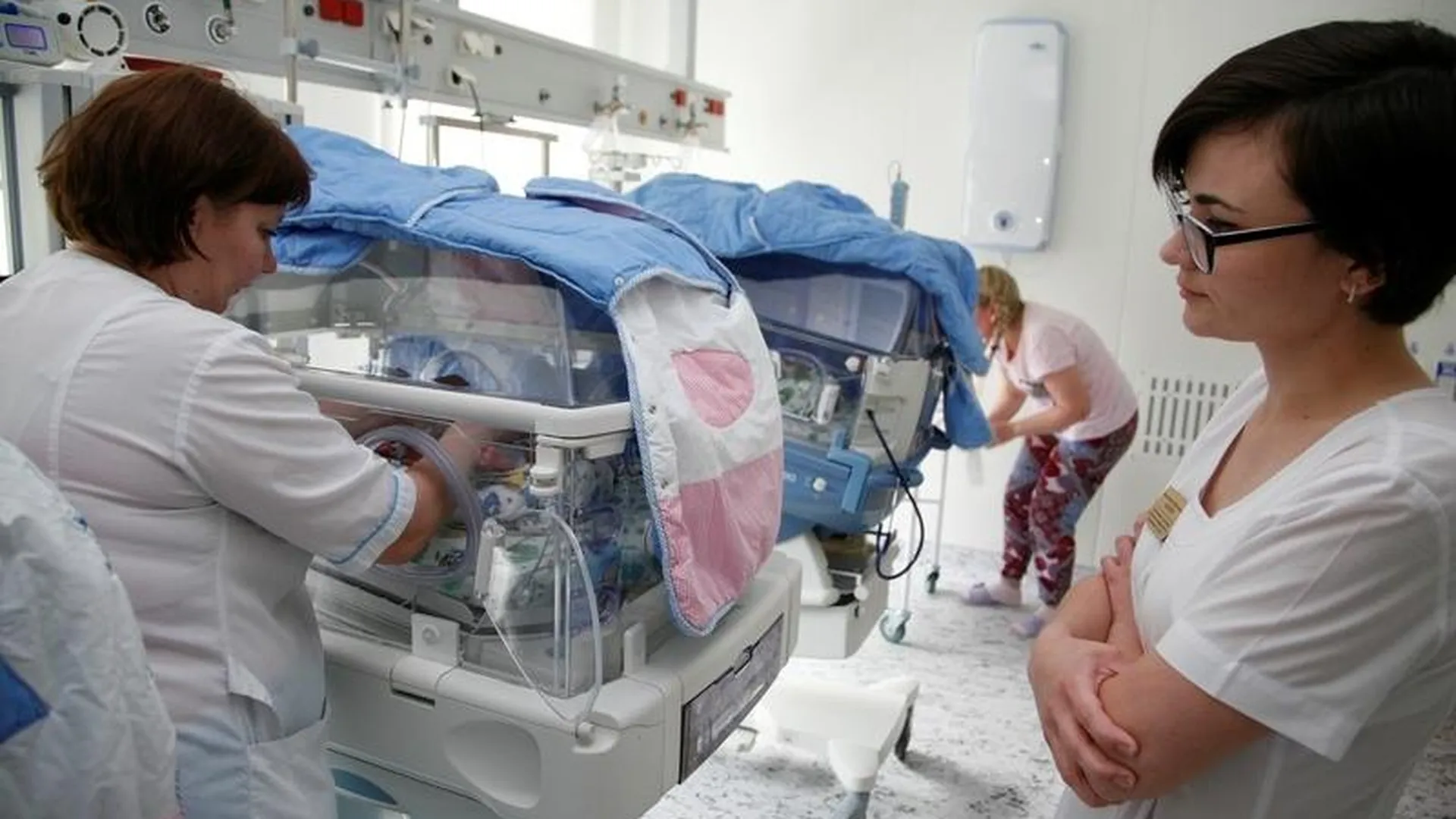 Как в Подмосковье спасают недоношенных детей