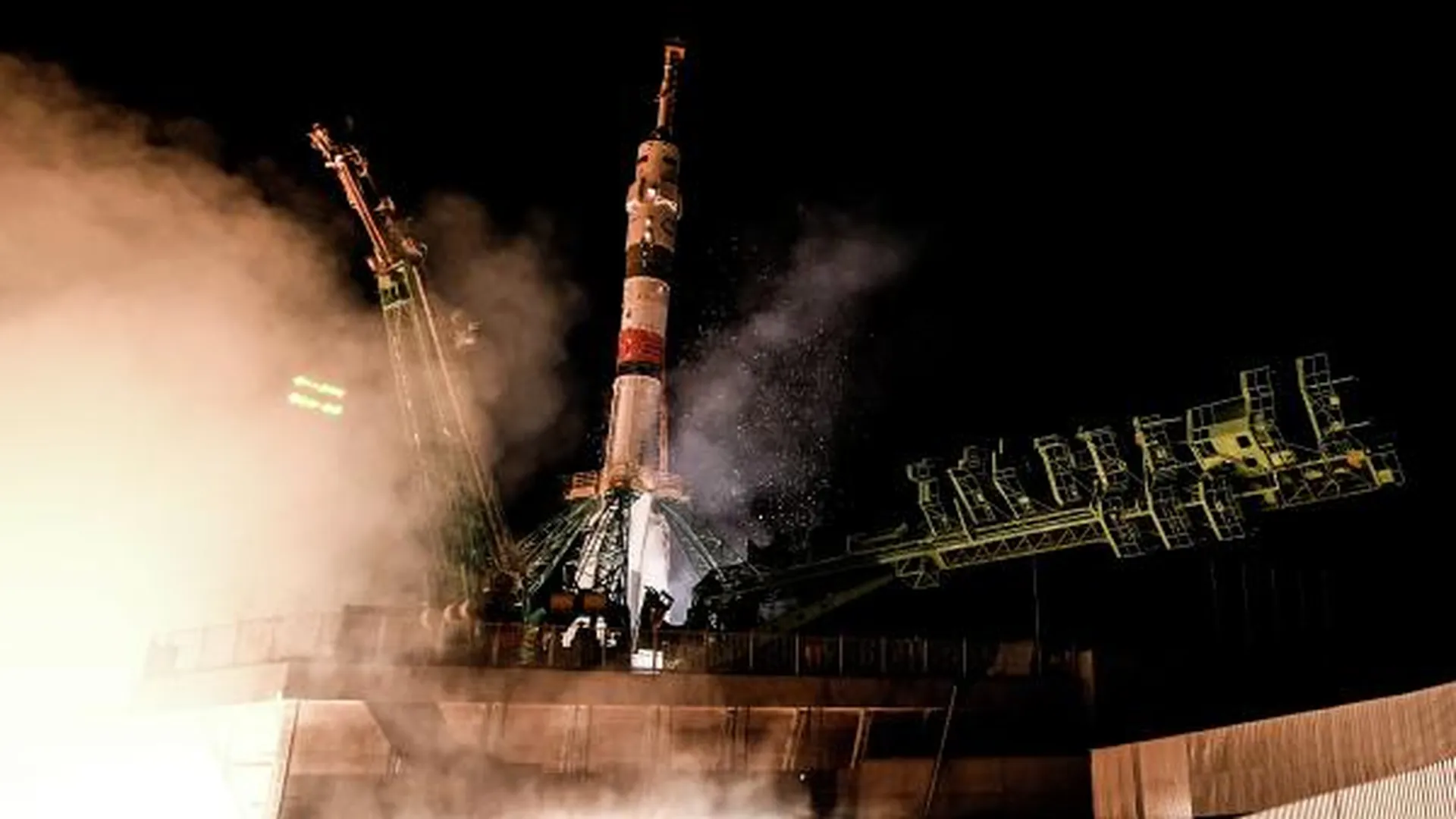 Старт ракеты-носителя «Союз-2.1а» с транспортным пилотируемым кораблем «Союз МС-24»