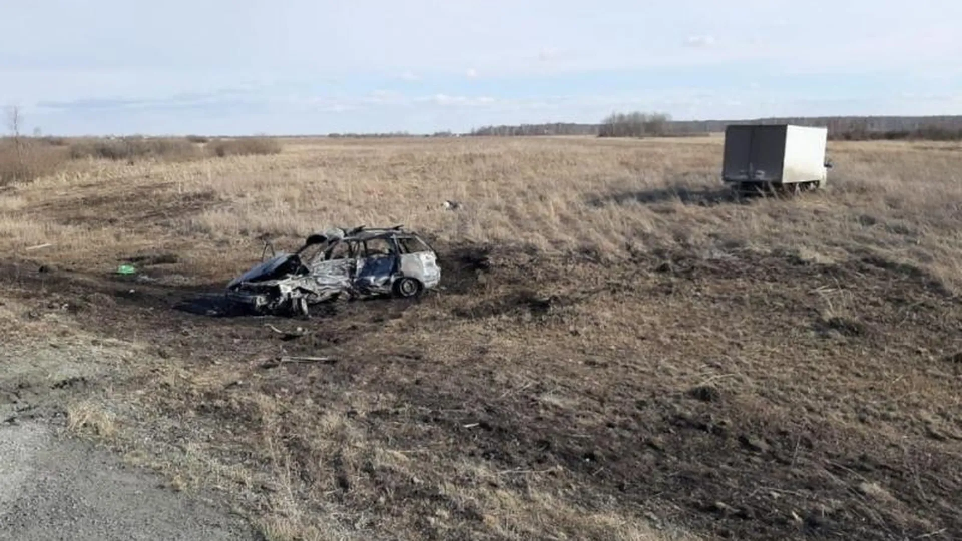 В Челябинской области после ДТП с грузовиком сгорела легковушка