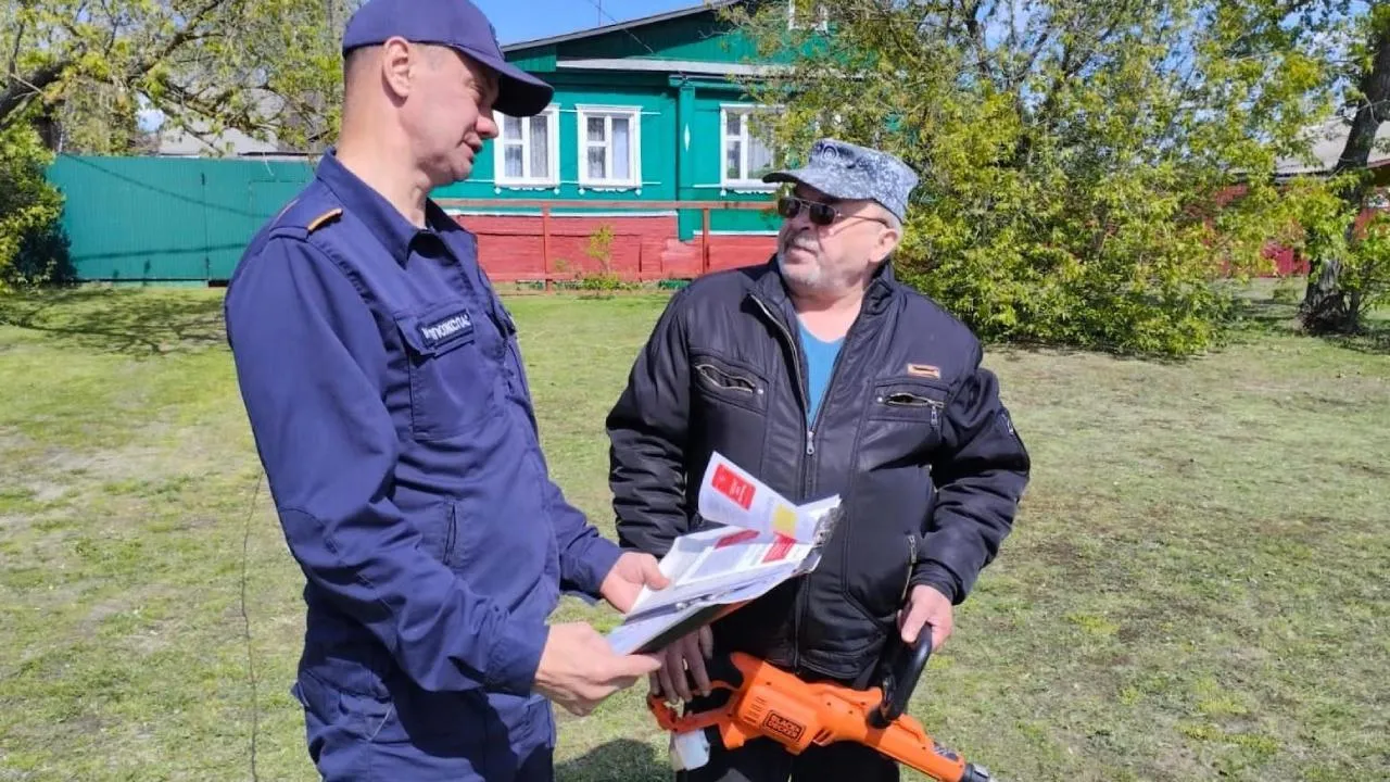 Жителям Подмосковья напомнили о мерах безопасности при работе с бензиновыми газонокосилками