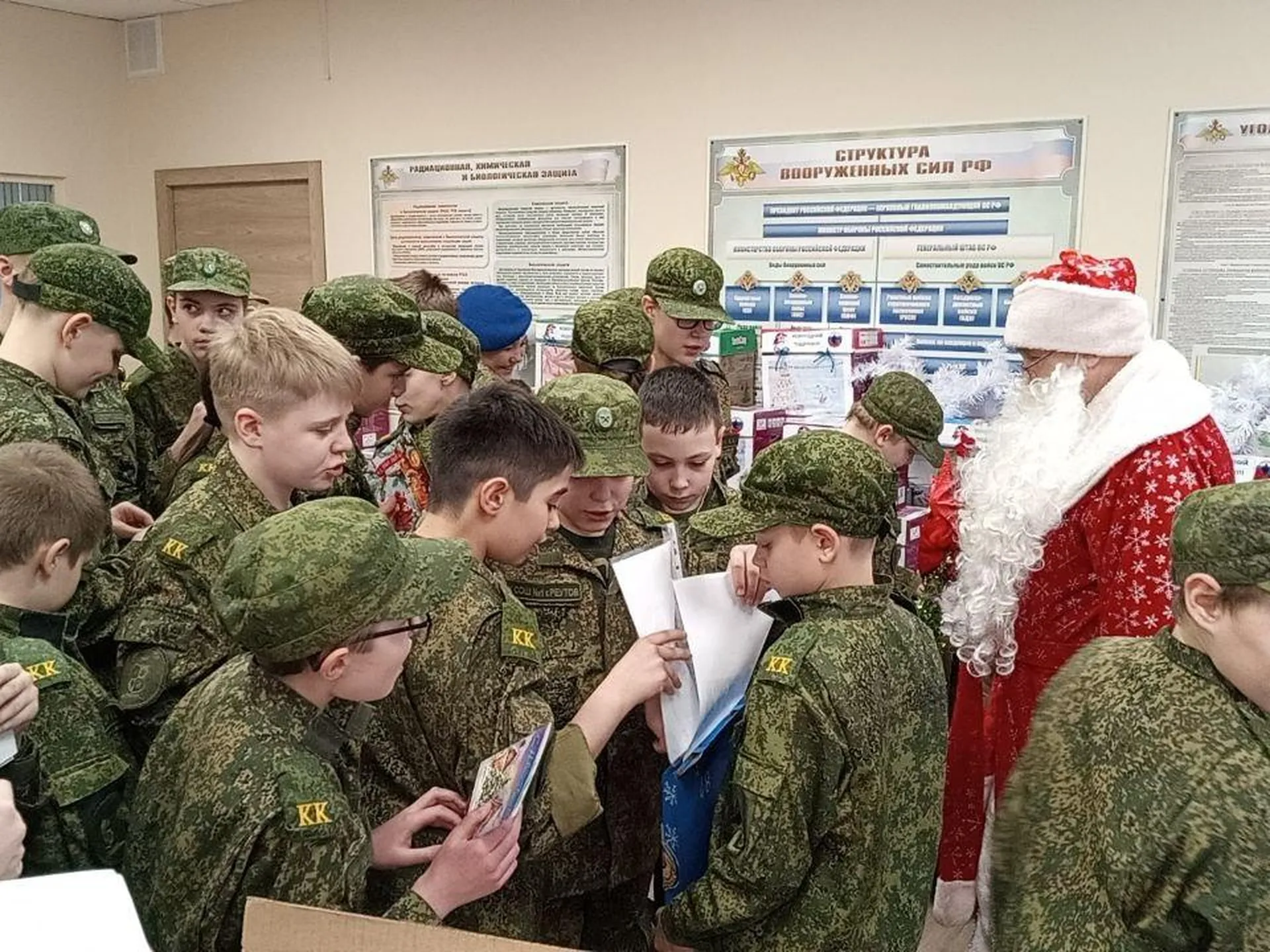 В первой школе Реутова кадеты и волонтеры подготовили сюрприз для наших бойцов