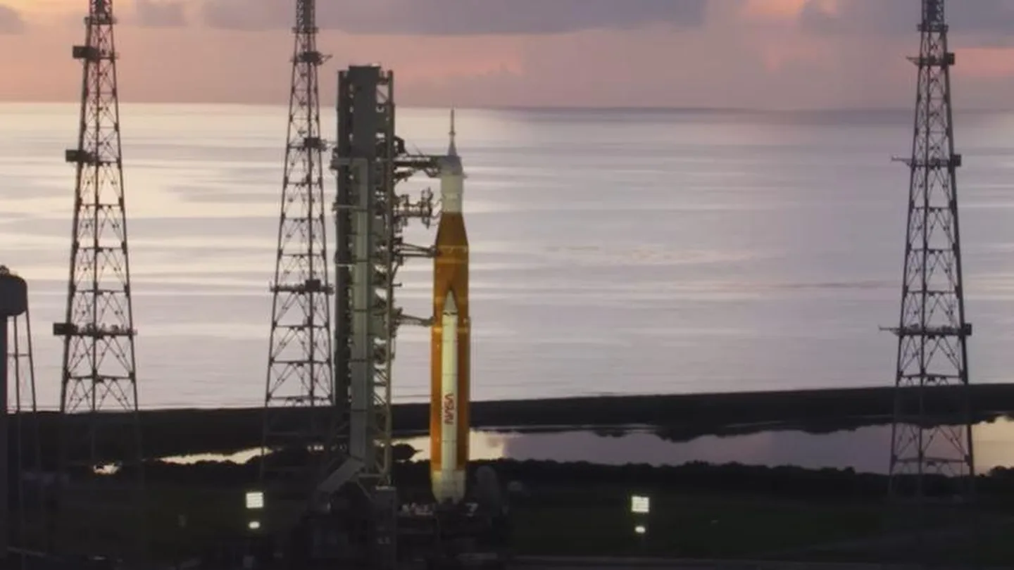 Почему запуск корабля отменен. Почему запуск корабля отменен. Странный запуск ракет s korablya. Союз мс высота. Первая ракета в космосе.