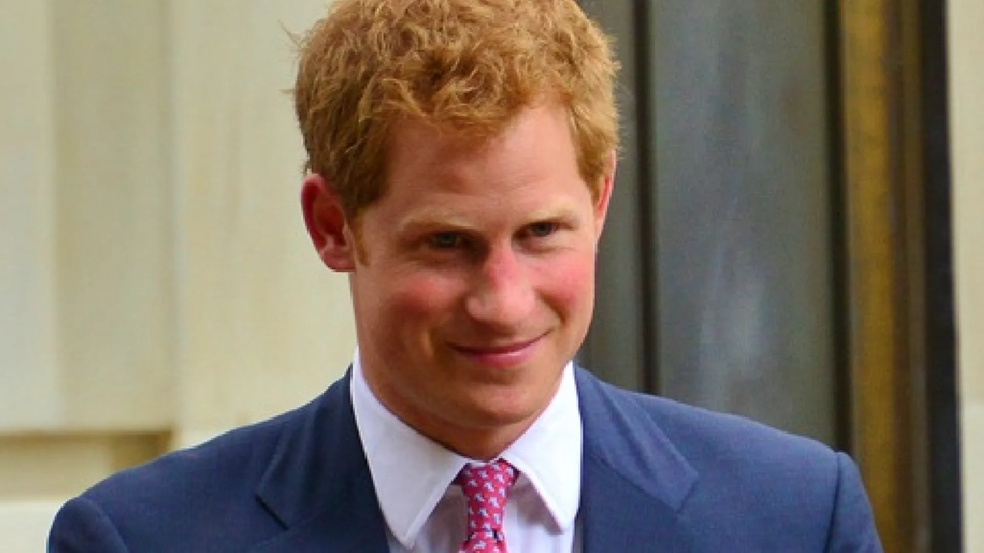 Принц Гарри прибыл в Великобританию без Меган Маркл