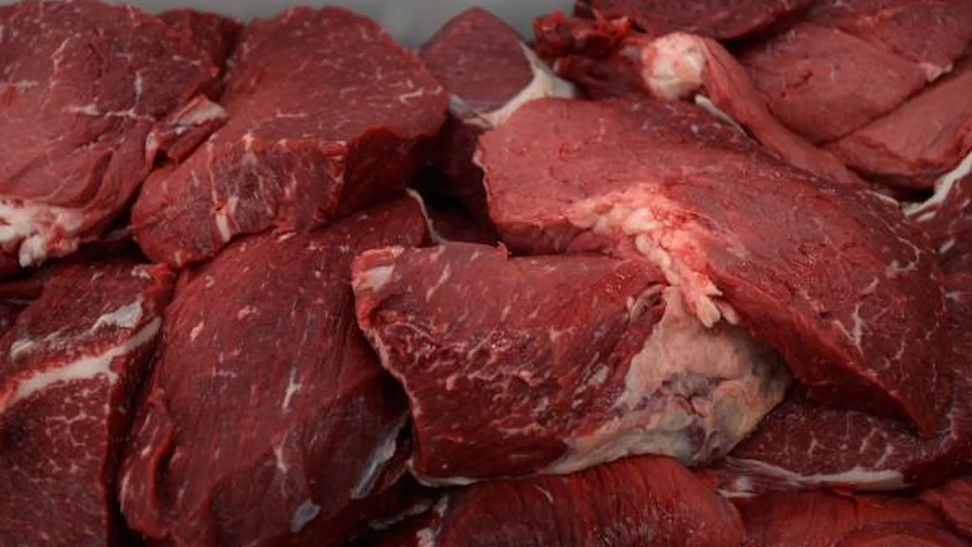 Три тонны предположительно санкционного мяса изъяли в Ивантеевке