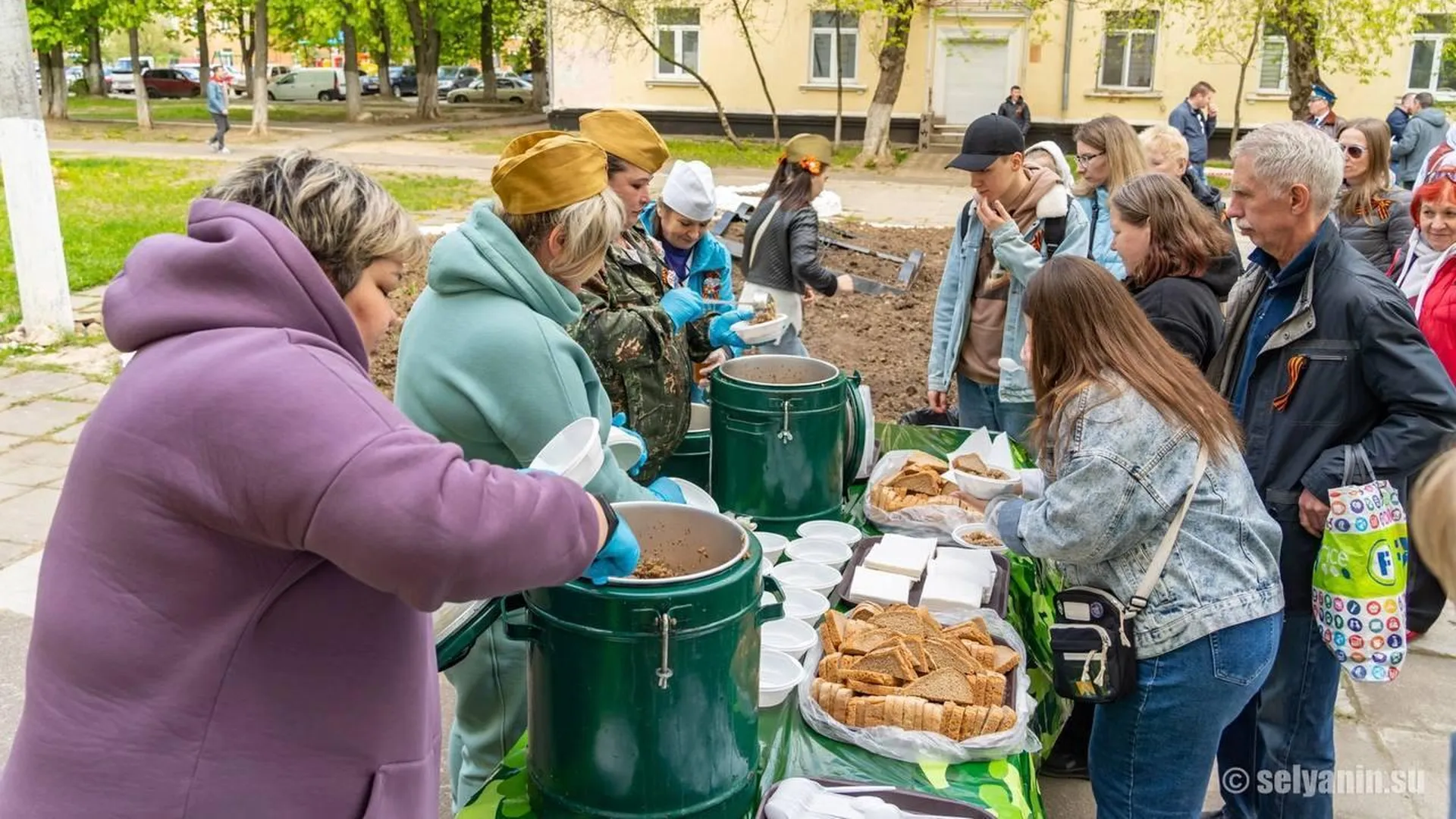 Почти сто точек полевой кухни развернут в Московской области в День Победы