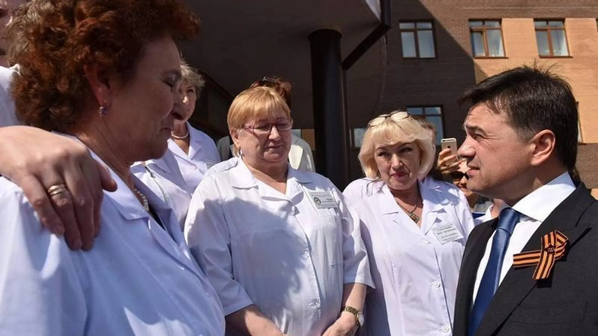 Воробьев поздравил медсестер с профессиональным праздником