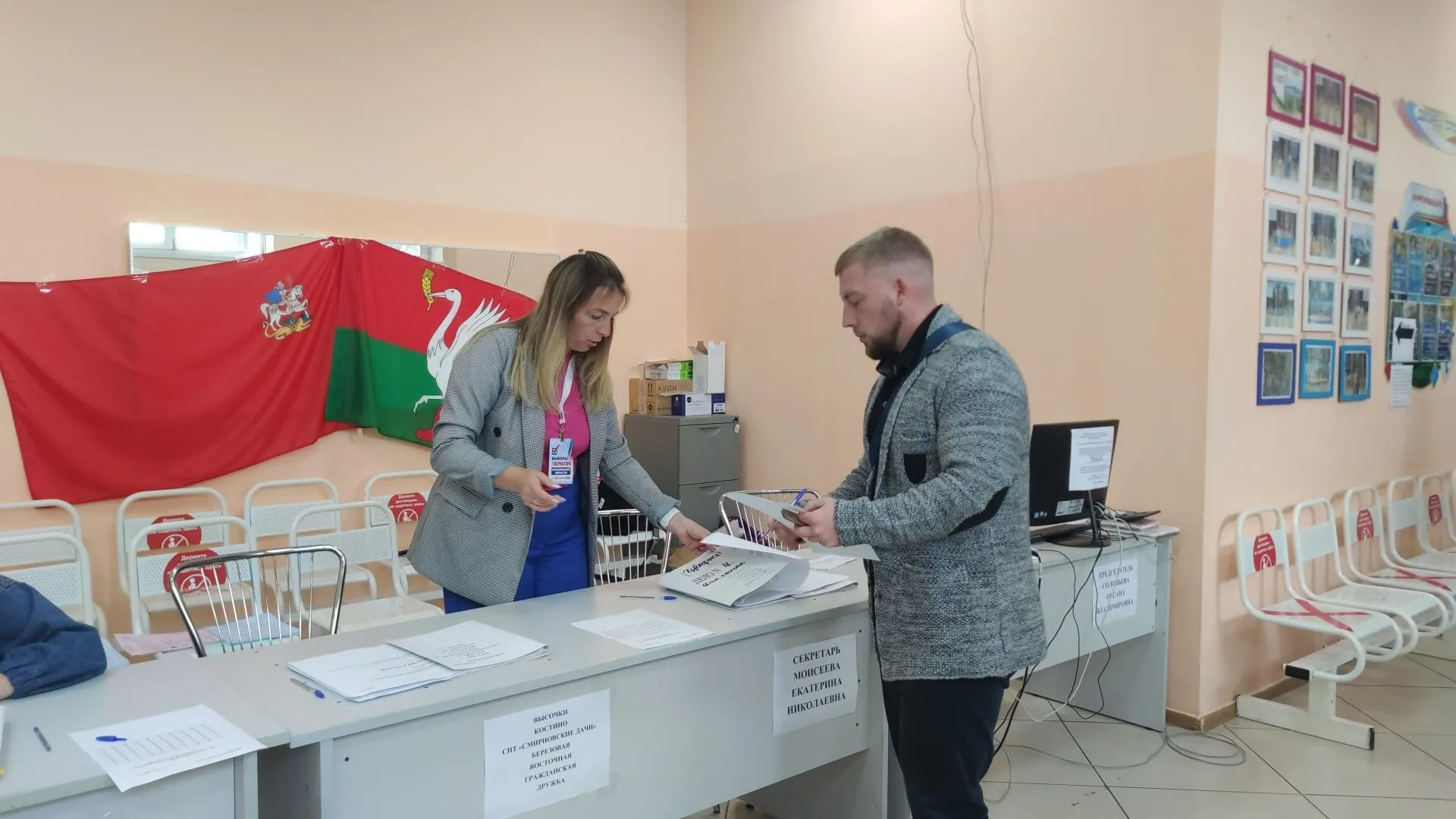 Глава комитета по культуре в Талдоме проголосовал с помощью системы «Мобильный избиратель»