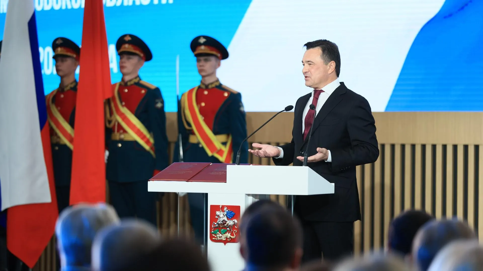 Полномочный представитель президента России Щеголев поздравил Воробьева со вступлением в должность губернатора
