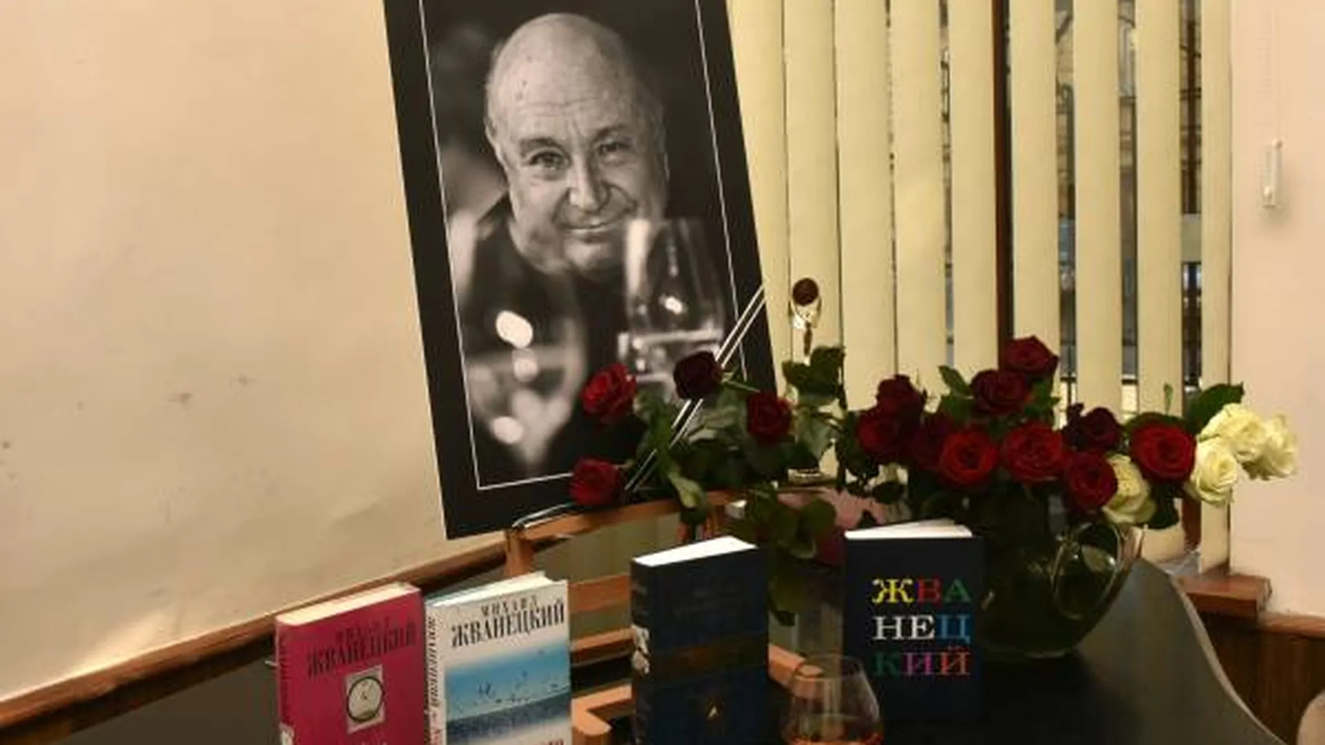 Жванецкого похоронили рядом с Марком Захаровым и Галиной Волчек