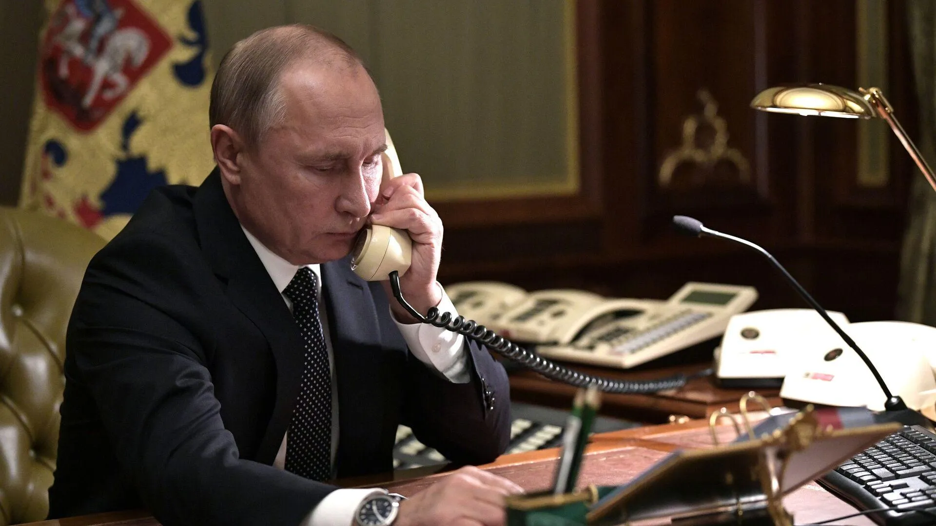 Путин и Лукашенко позвонили семье оленеводов