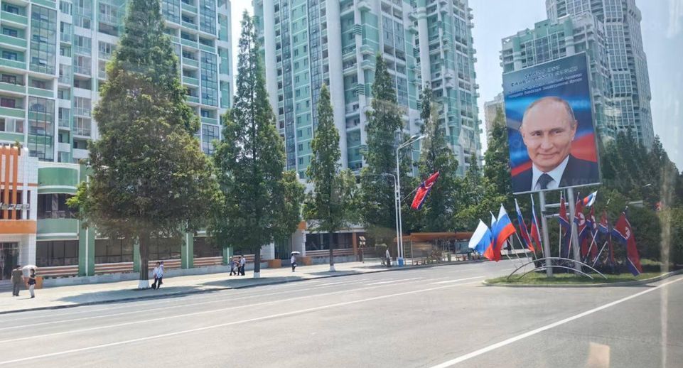 РИА «Новости» показало подготовку к приезду Путина в Пхеньян