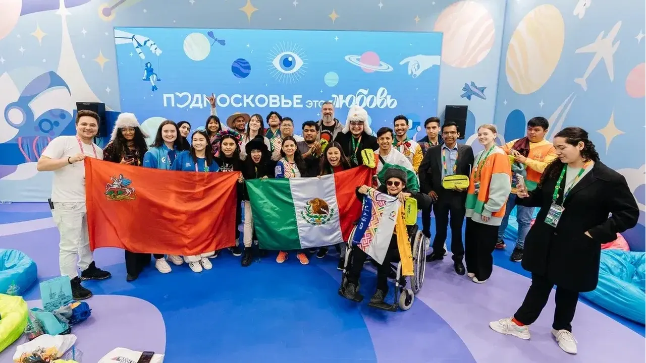 Делегация из Мексики выступила на стенде Подмосковья Всемирного фестиваля молодежи