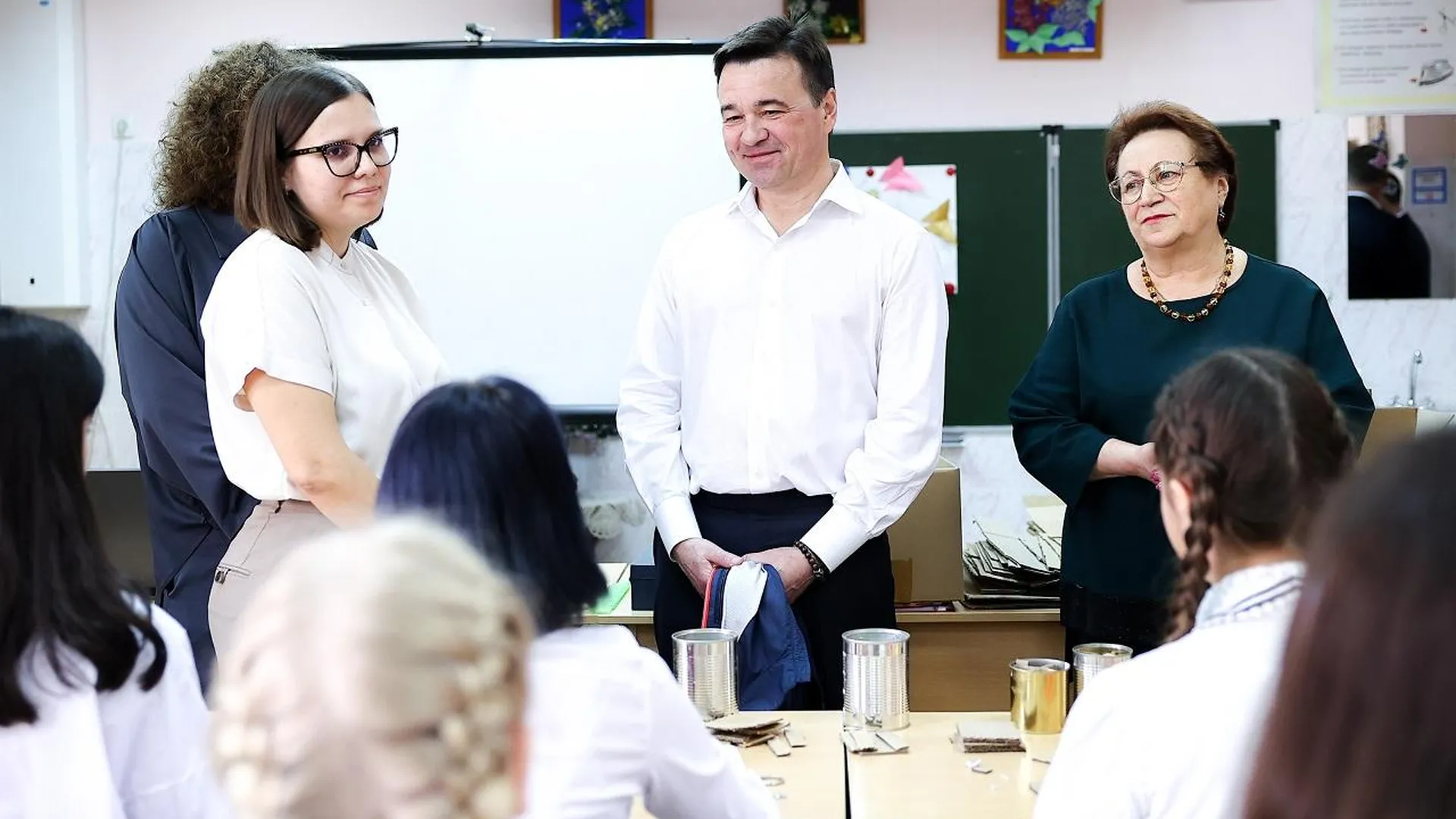 Губернатор Подмосковья поблагодарил школьников за участие в «Дне добрых дел»