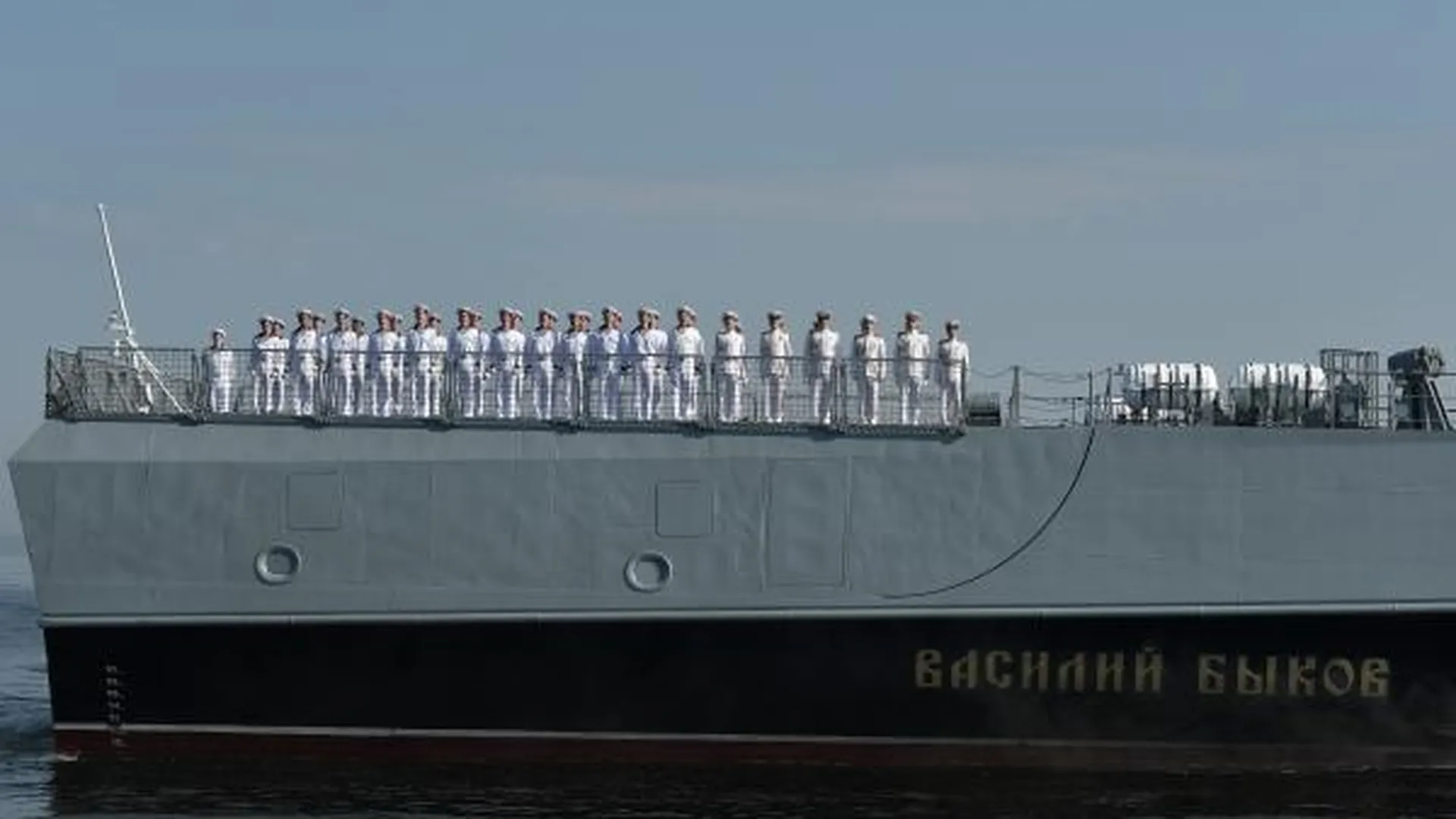 Команда на борту патрульного корабля дальней морской зоны проекта 22160 «Василий Быков»