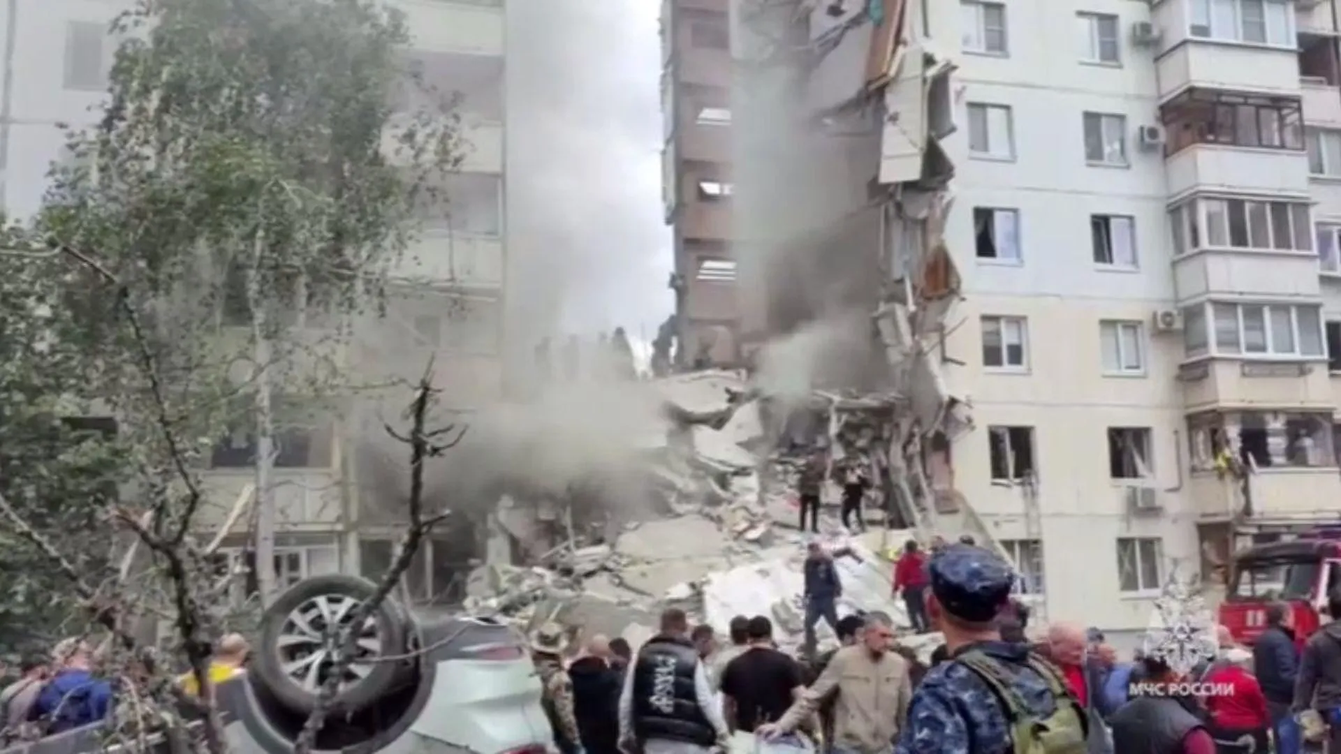 Десять человек ищут после прилета части ракеты ВСУ в белгородскую многоэтажку