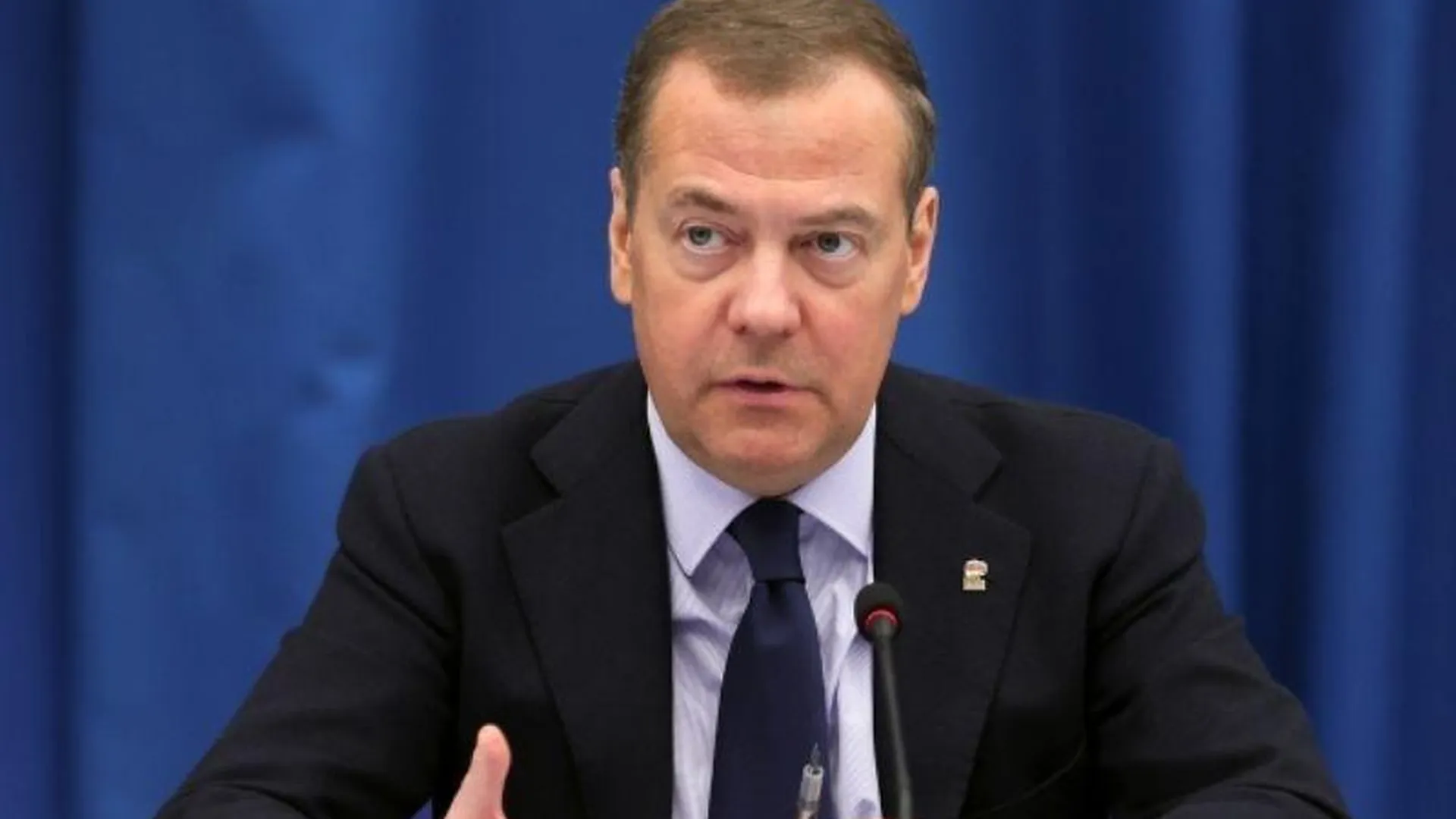 Медведев пообещал Украине участь колонии с уничтоженной экономикой