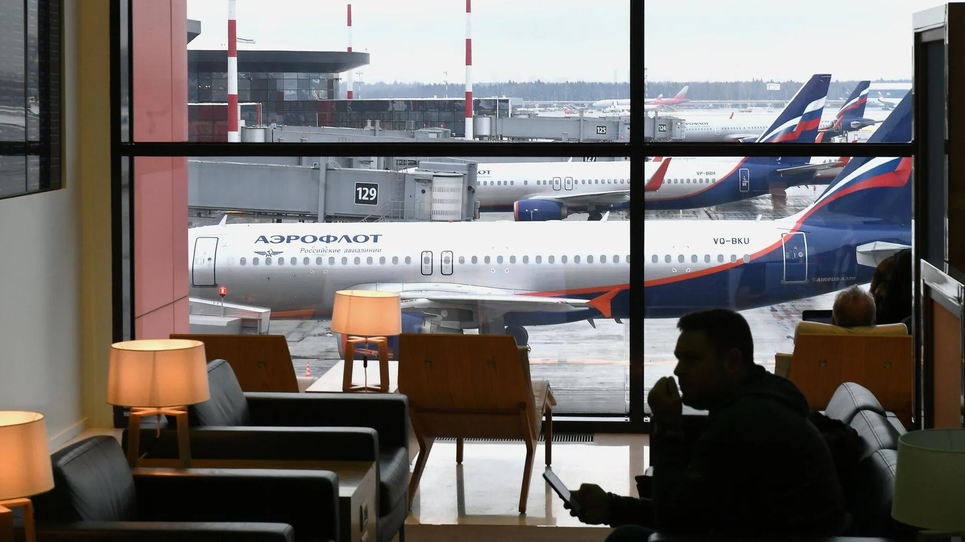 Пожар заставил летевший в Стамбул Boeing вернуться в Москву