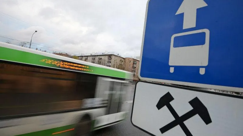 Два автобуса столкнулись на юге Москвы, двое ранены