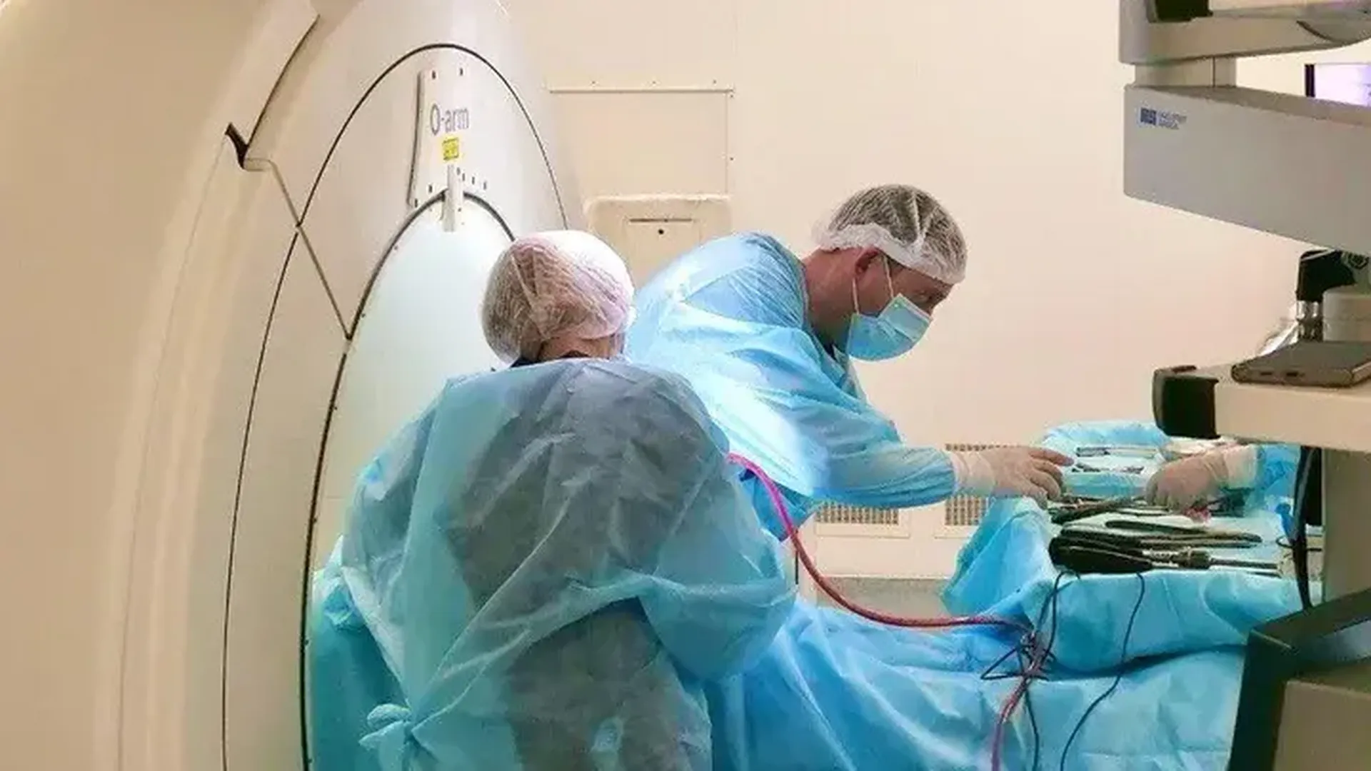 Хирурги Сургута достали из пенсионерки опухоль весом в 15 килограмм