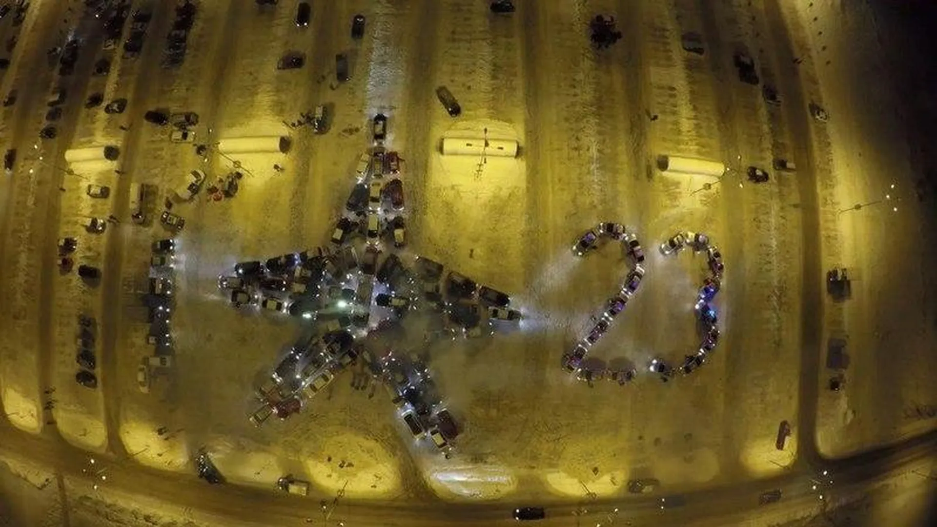 Автомобилисты и инспекторы ГИБДД  сделали световую инсталляцию ко Дню защитника Отечества в Электростали