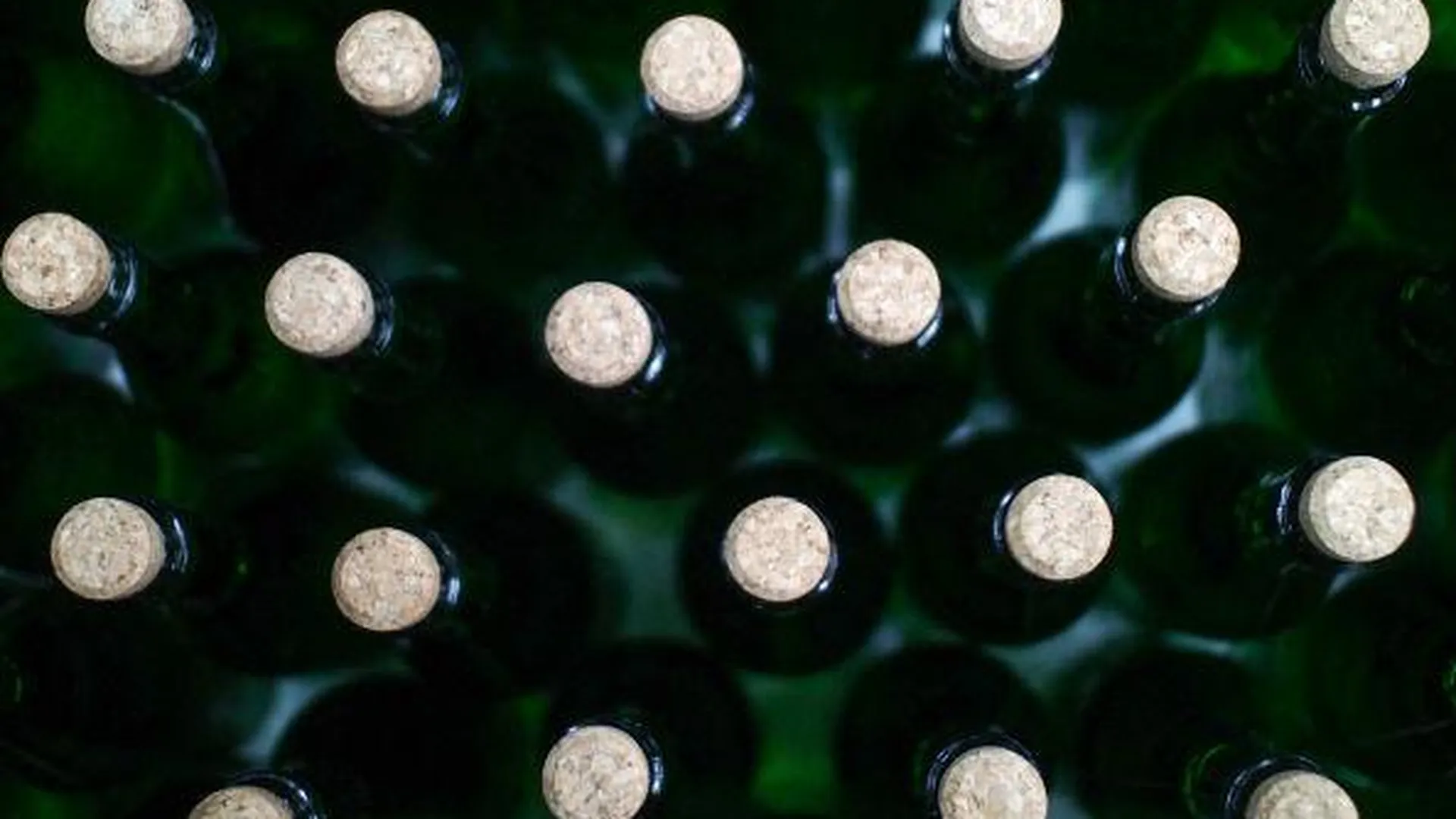 Более 11 тысяч бутылок поддельного алкоголя изъяли у жителя Ногинска