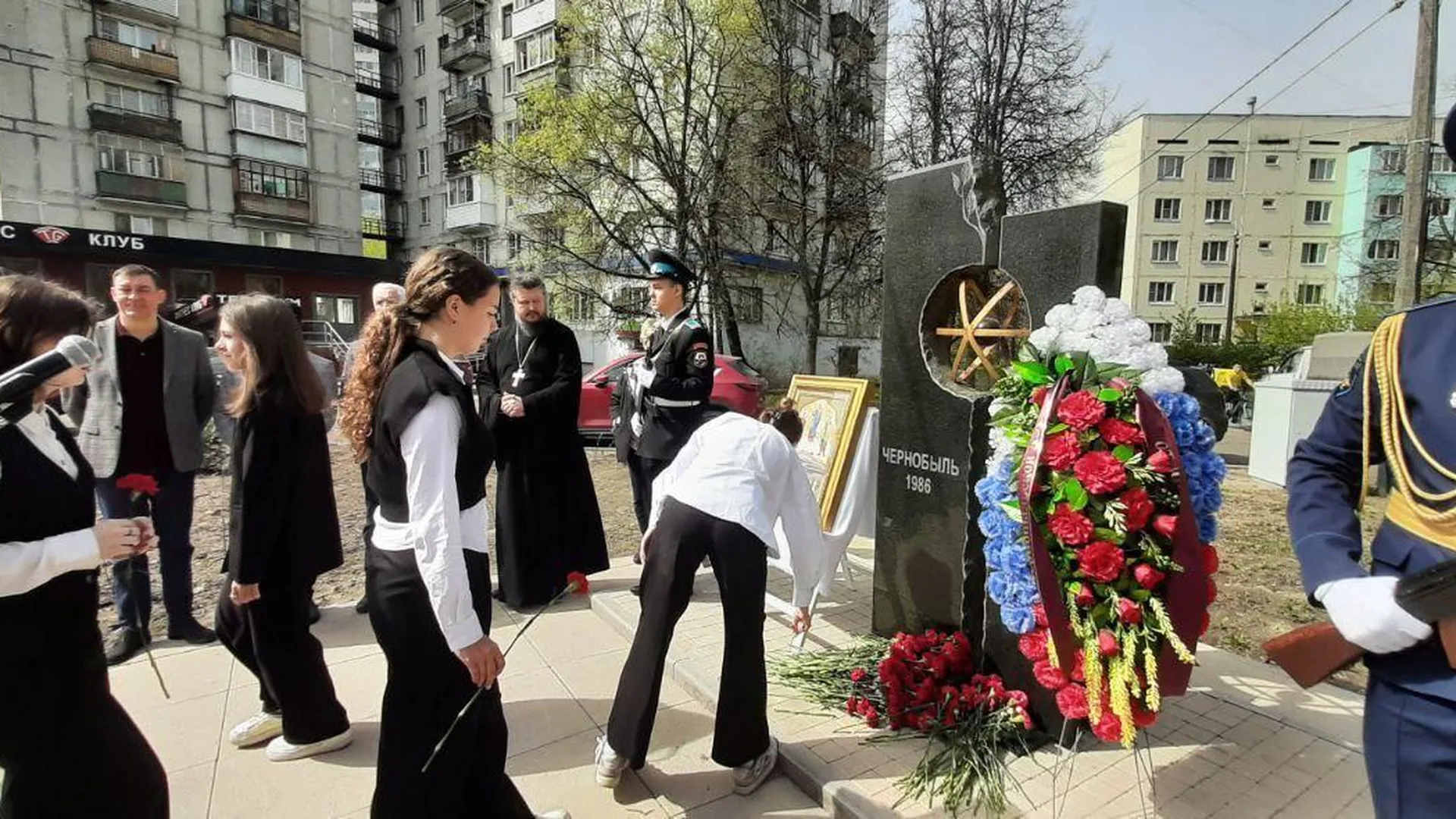 Жители Лобни почтили память жертв аварии в Чернобыле