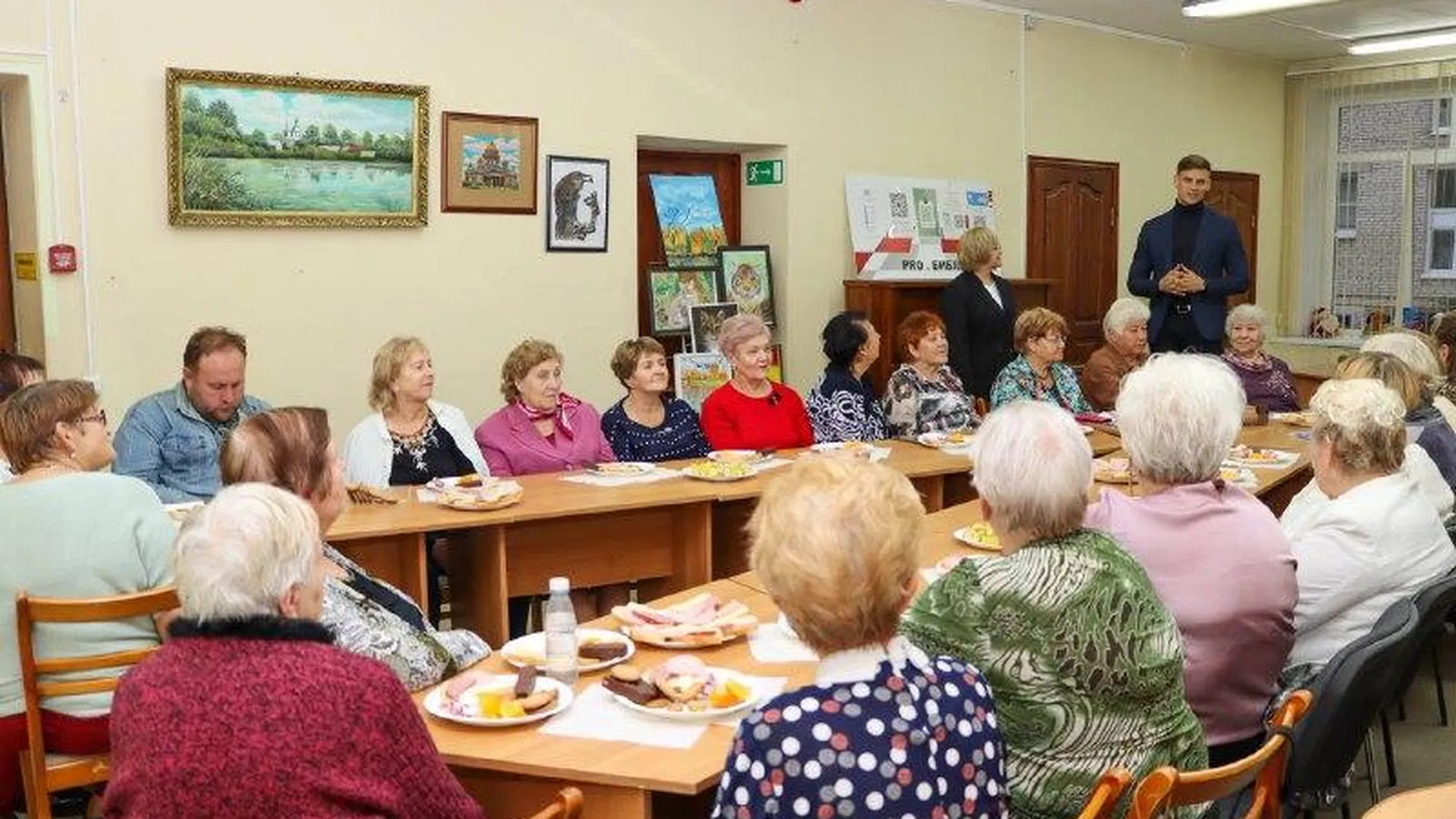 Концерт ко Дню пожилого человека прошел в библиотеке микрорайона Депо в  Лобне | 360°